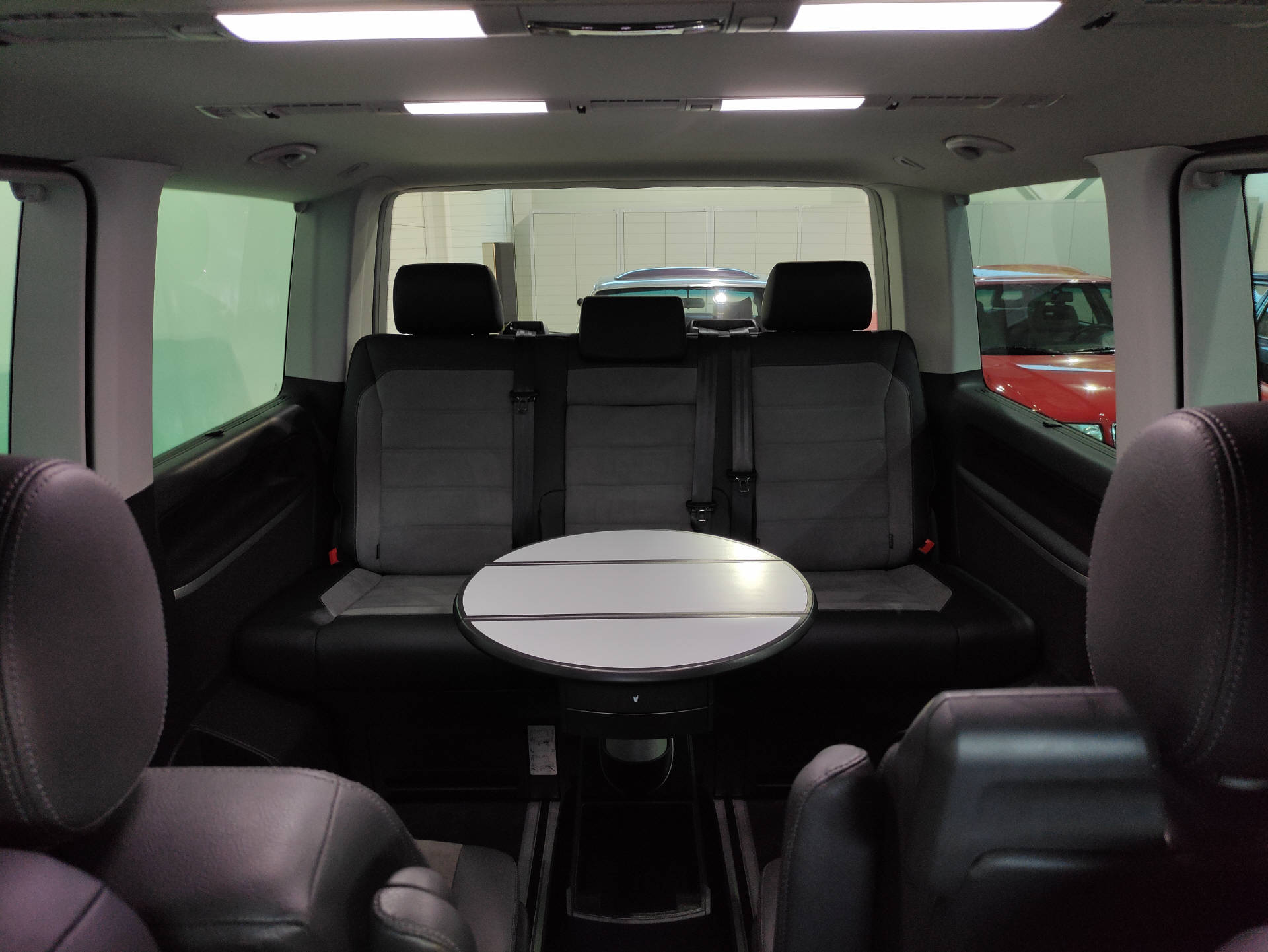 VW T6.1 Multivan 2.0 TDI 204 DSG 4m - 12