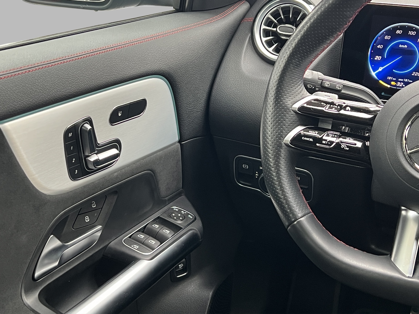 MERCEDES-BENZ EQA 350 AMG Line 4Matic - 16