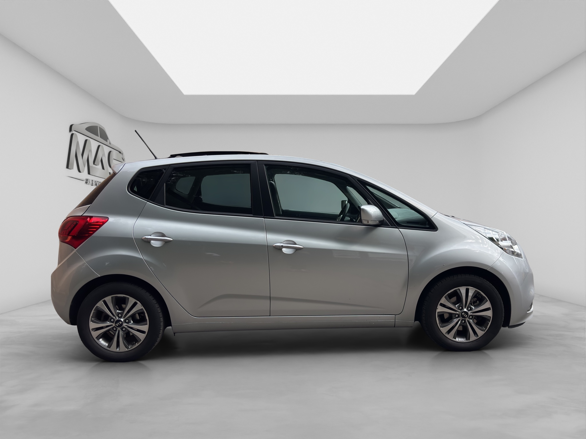 KIA VENGA 7