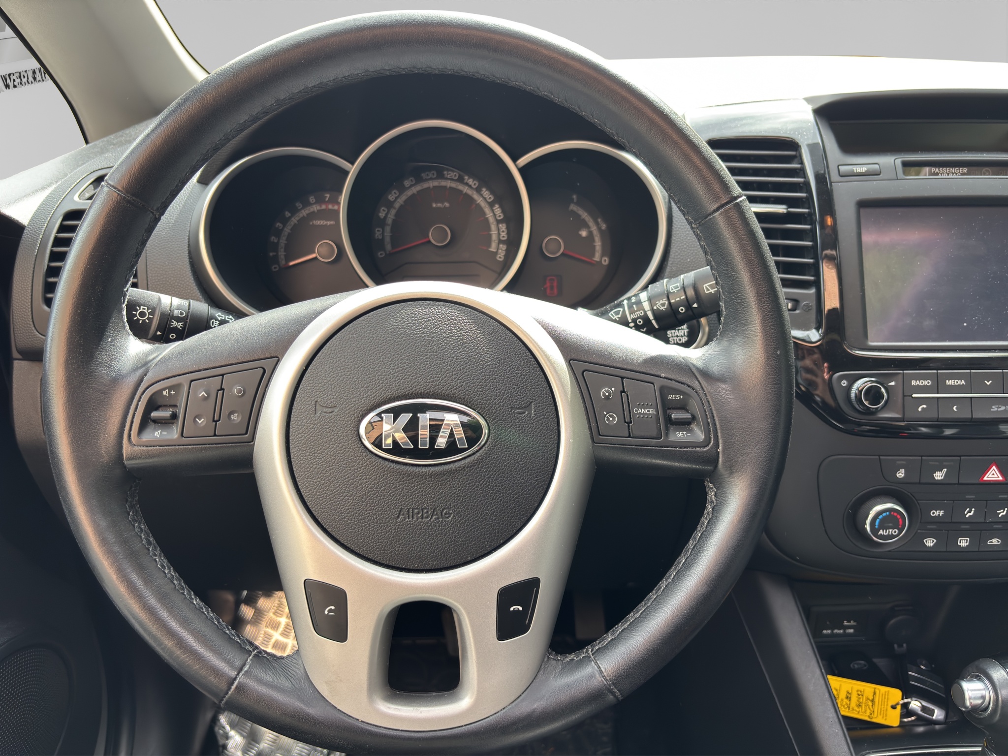 KIA VENGA 10