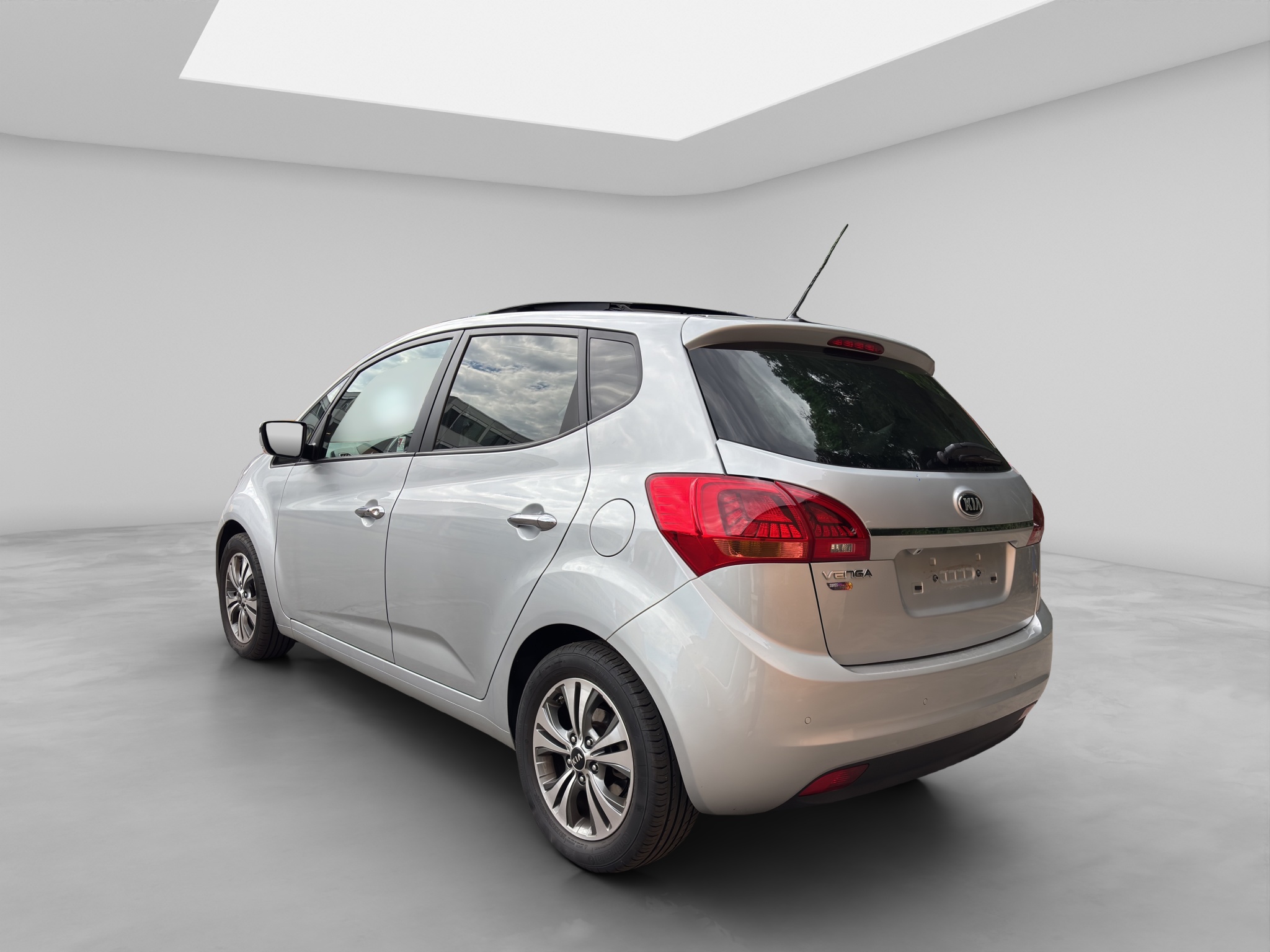 KIA VENGA 4