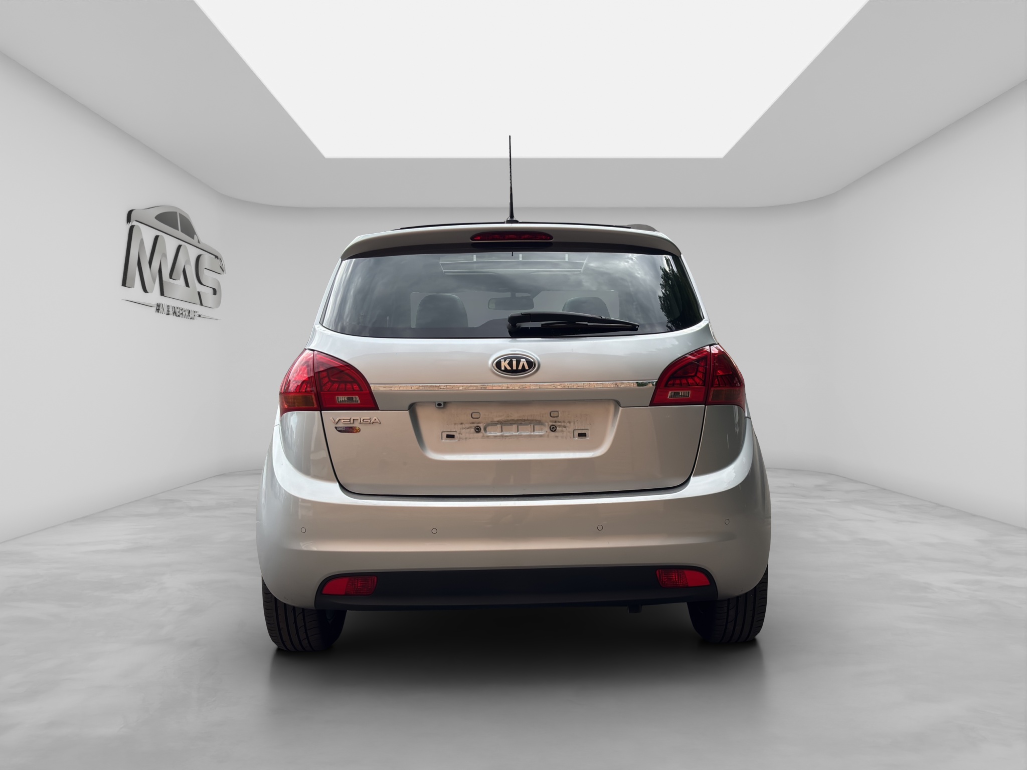 KIA VENGA 5