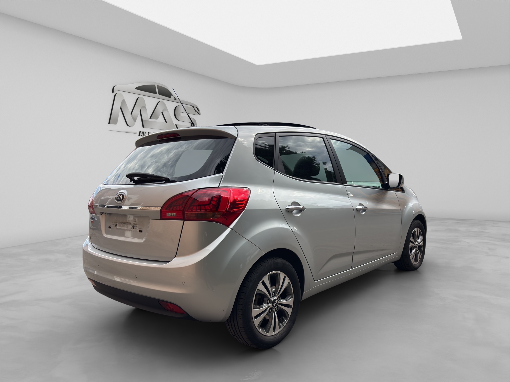 KIA VENGA 6