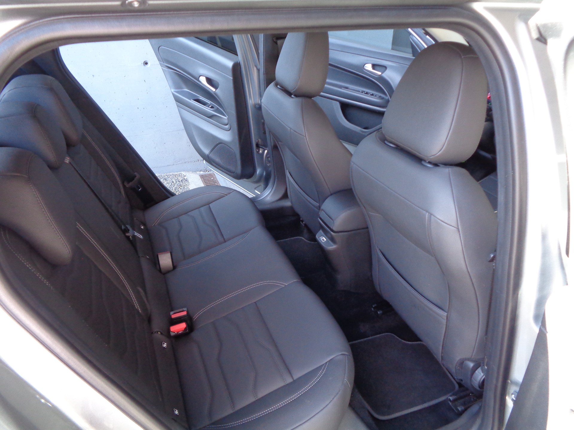 JEEP Avenger 1.2 Turbo MHEV Summit - 10
