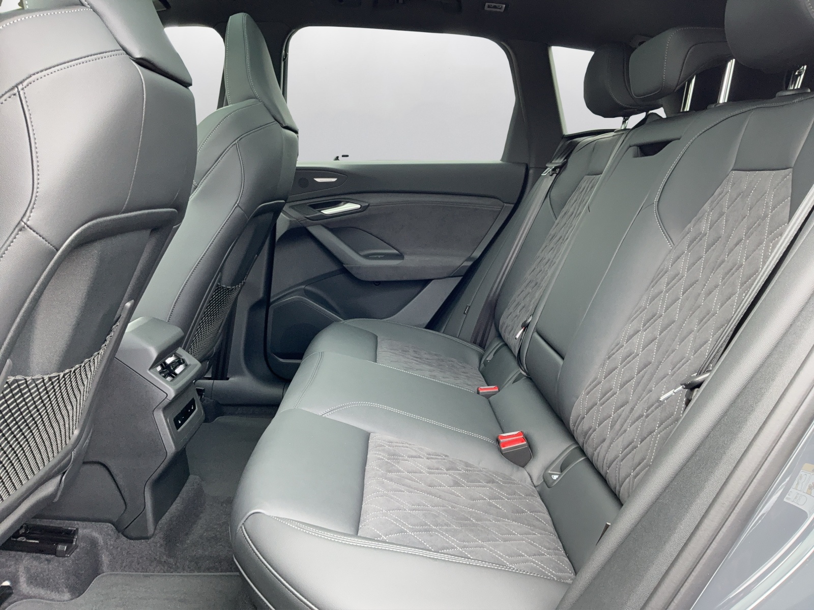 AUDI Q6 e-tron quattro - 11