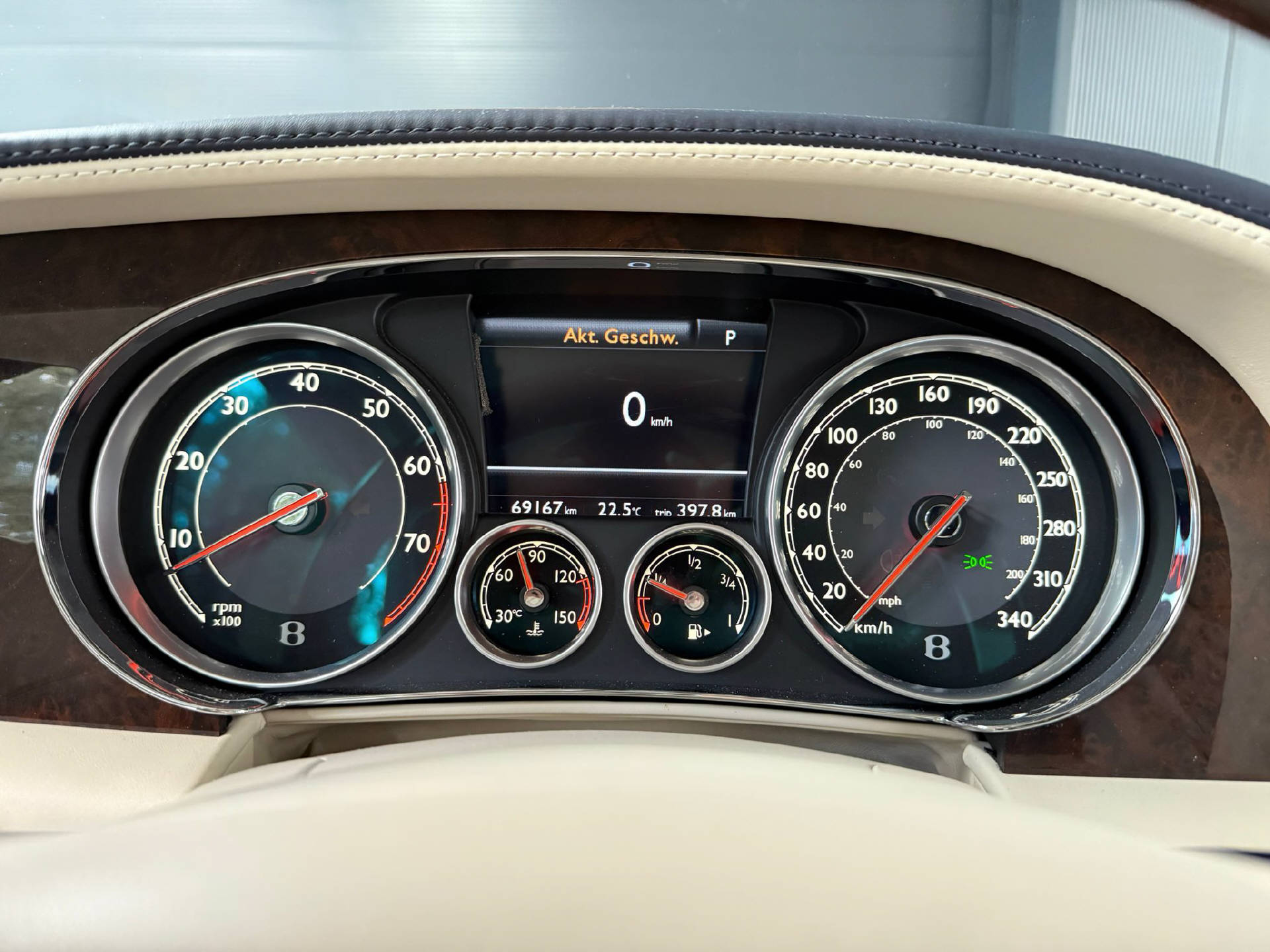 BENTLEY CONTINENTALental GTC 6.0 V12 Speed-12