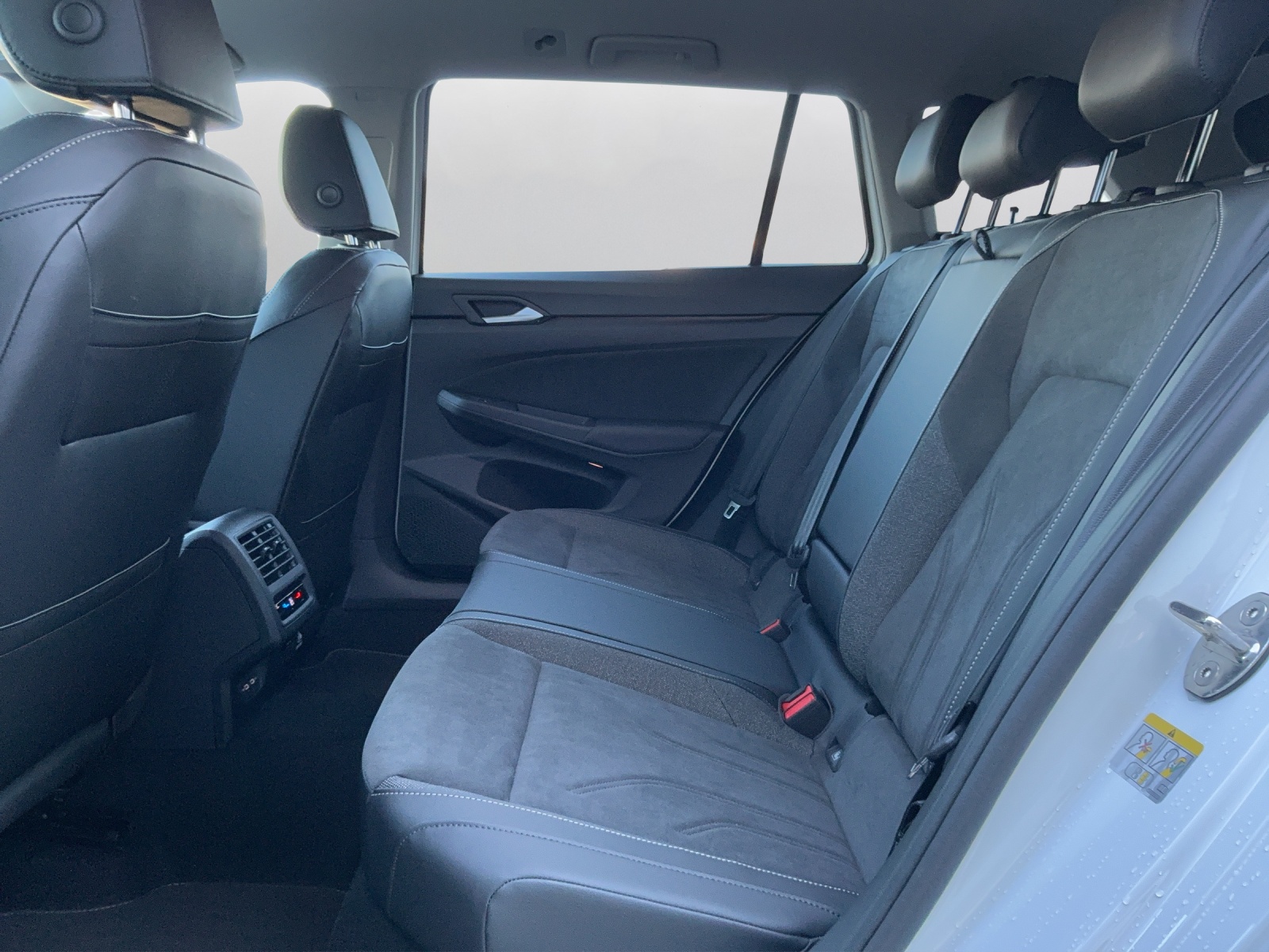 VW Golf Variant 2.0 TDI Style DSG - 11