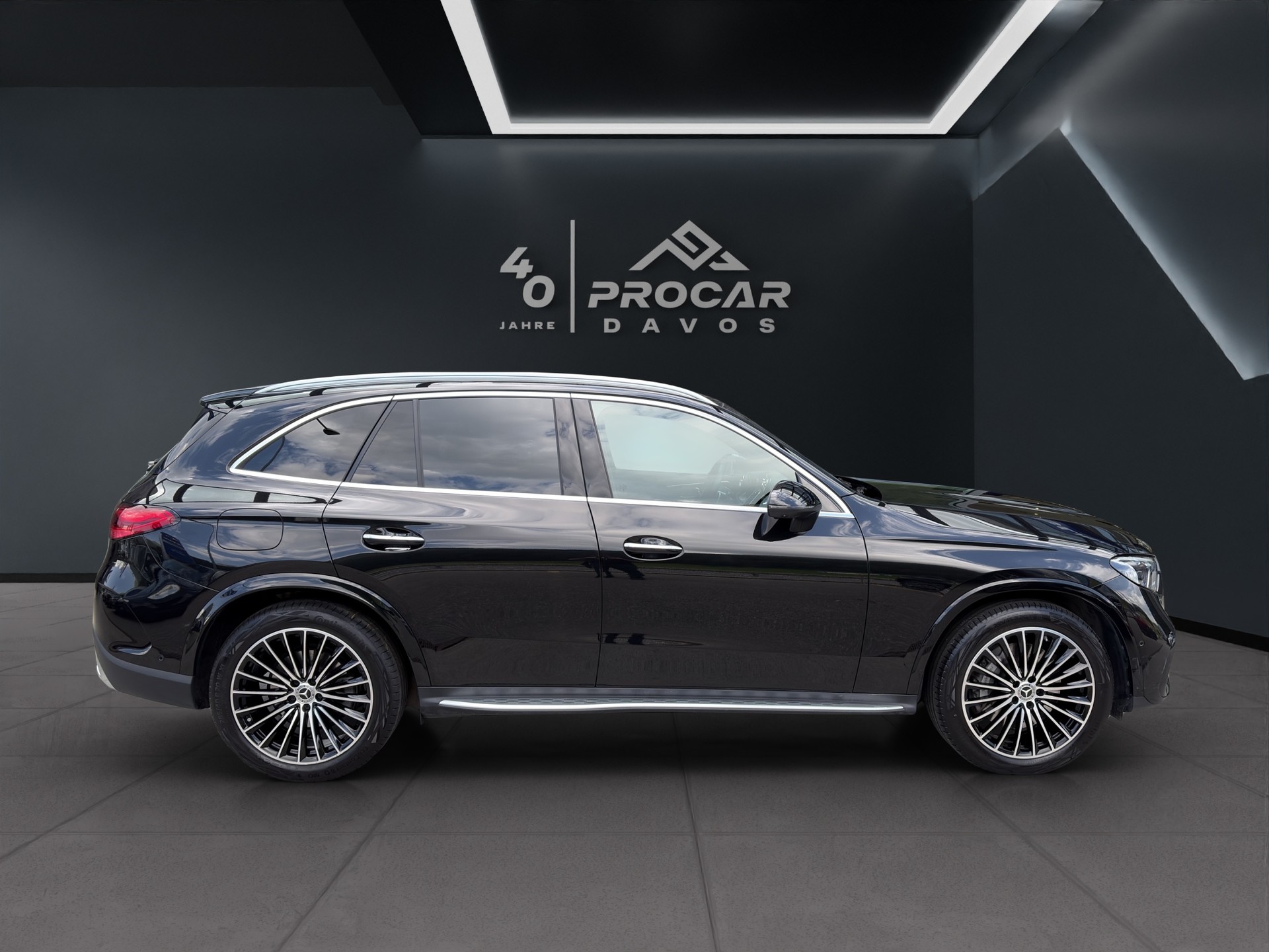 MERCEDES-BENZ GLC 300 AMG Line 4matic - 2