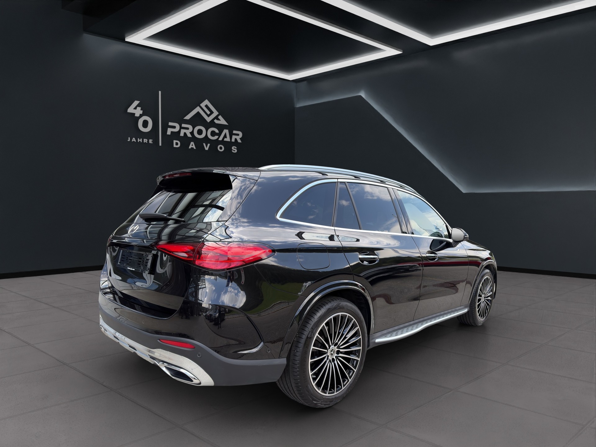 MERCEDES-BENZ GLC 300 AMG Line 4matic - 4