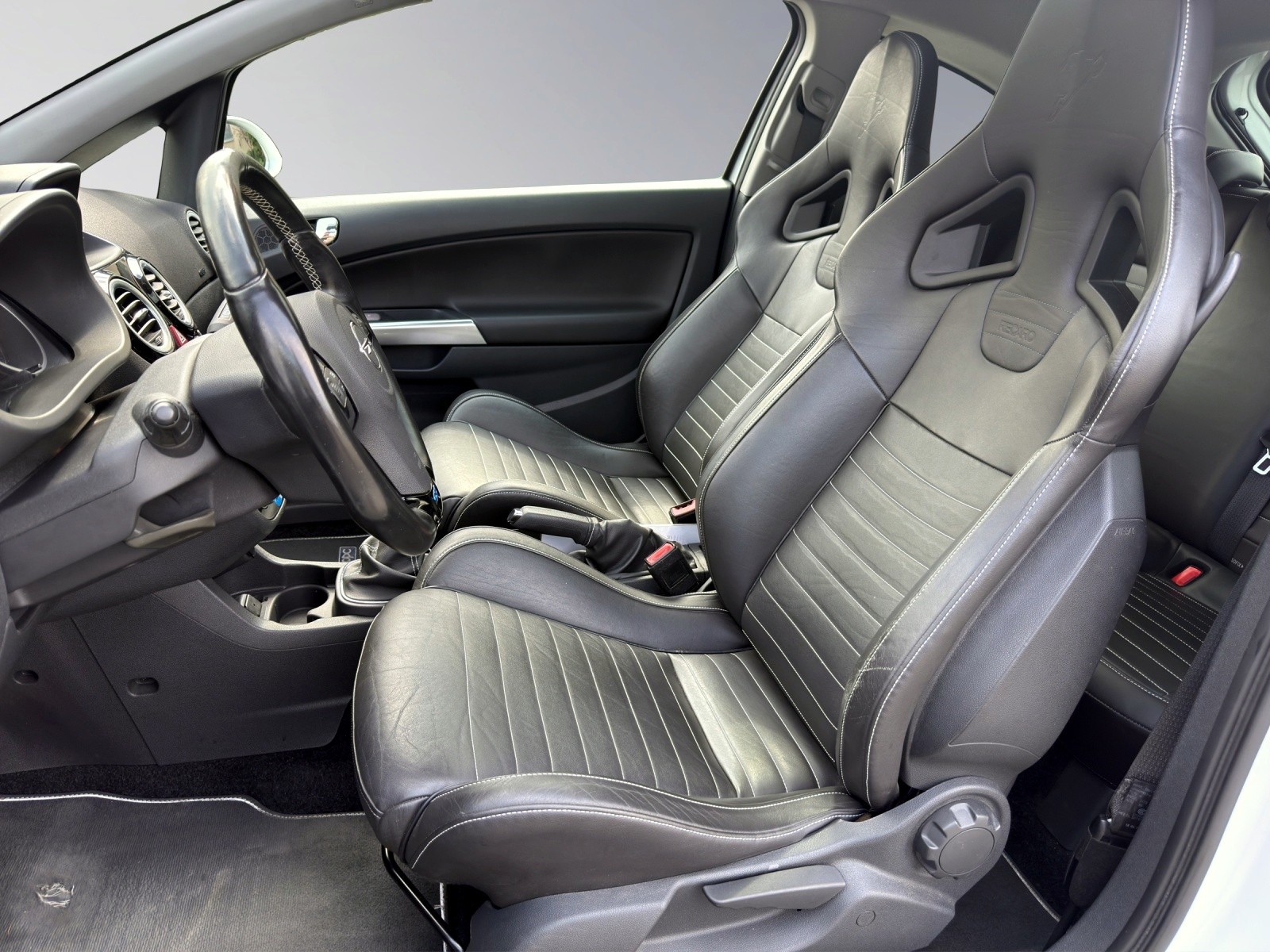 OPEL Corsa 1.6 T OPC Nürburgring Edition - 9