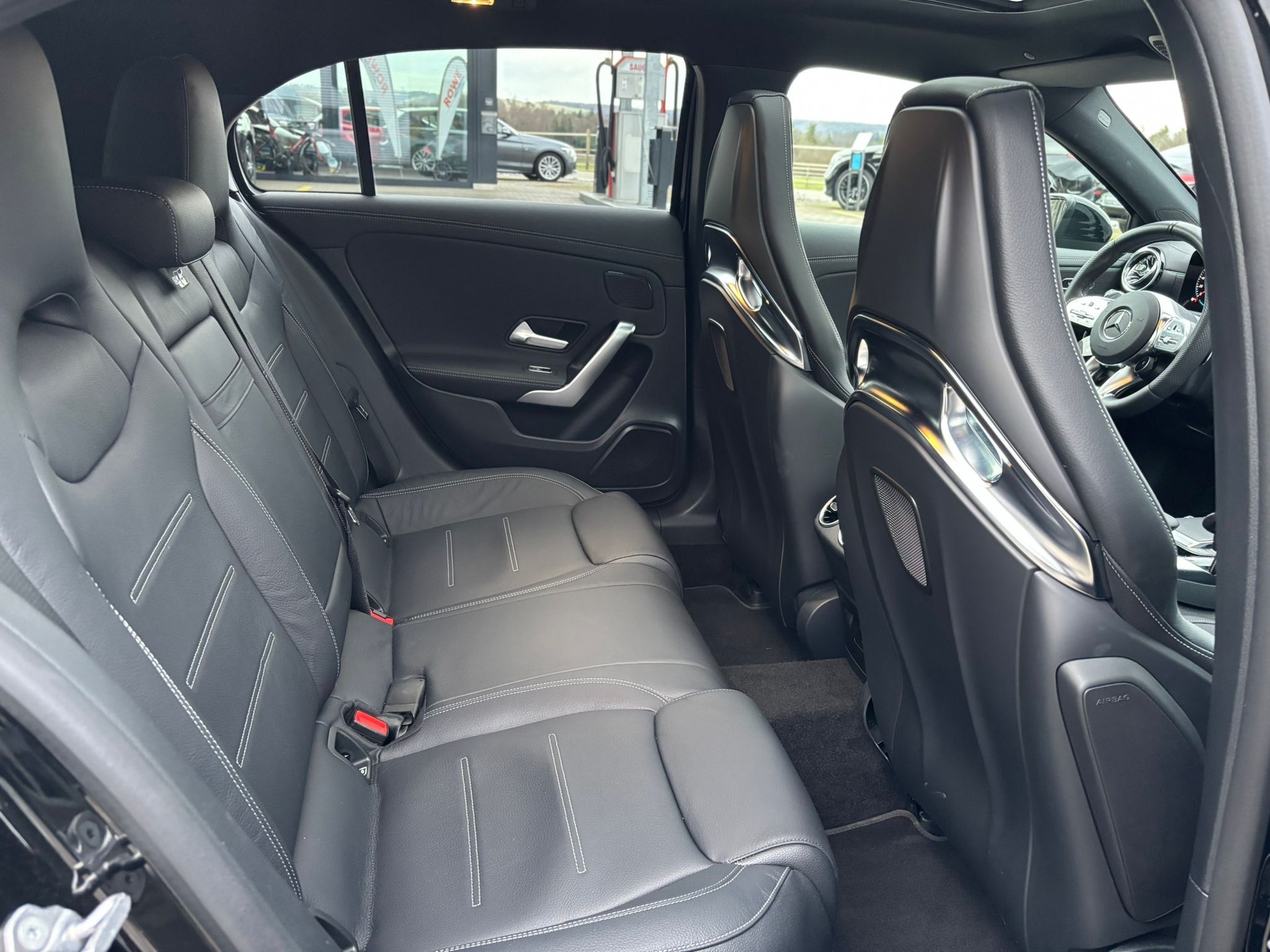 MERCEDES-BENZ A 35 AMG 4Matic - 10