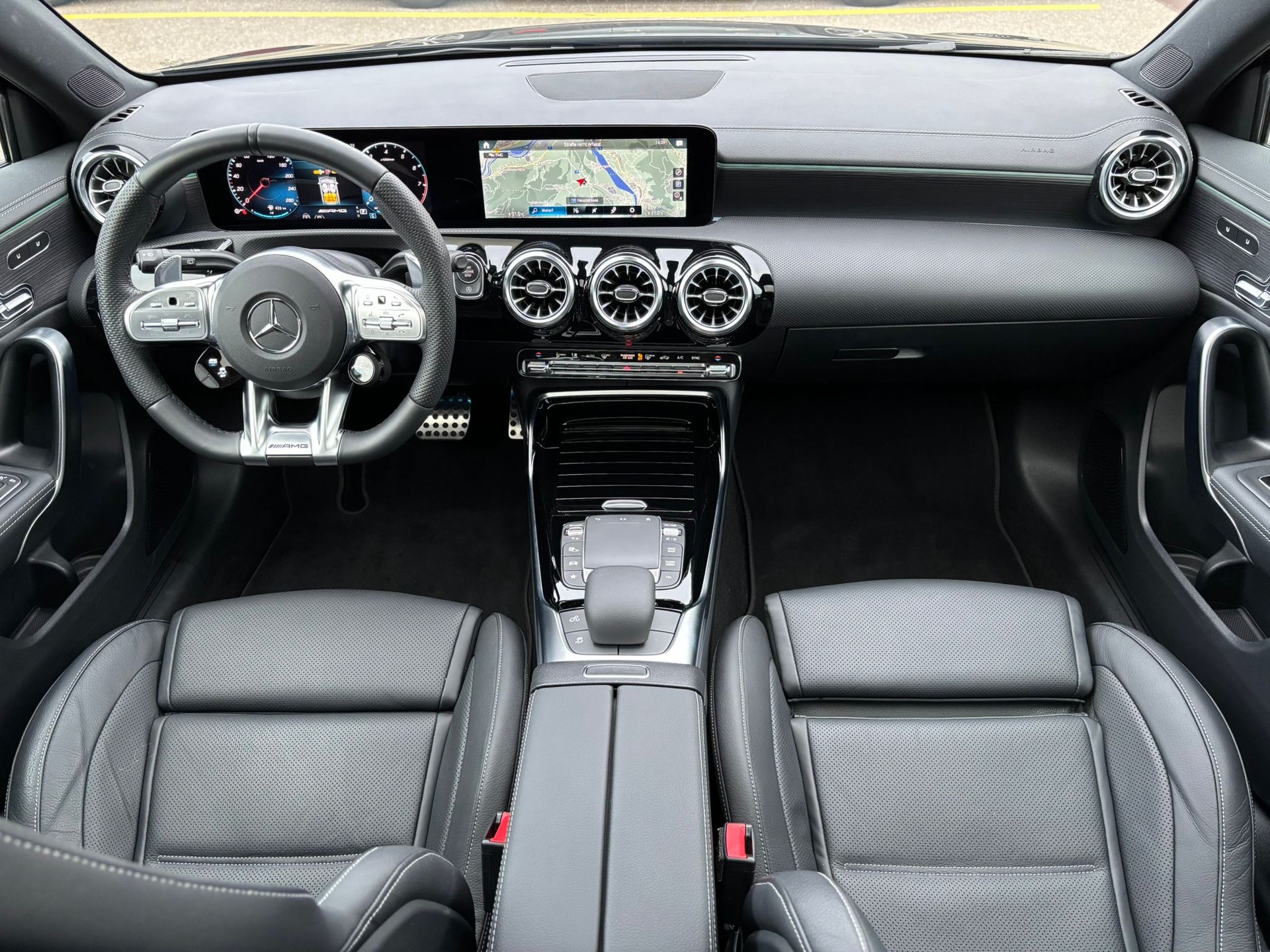 MERCEDES-BENZ A 35 AMG 4Matic - 8