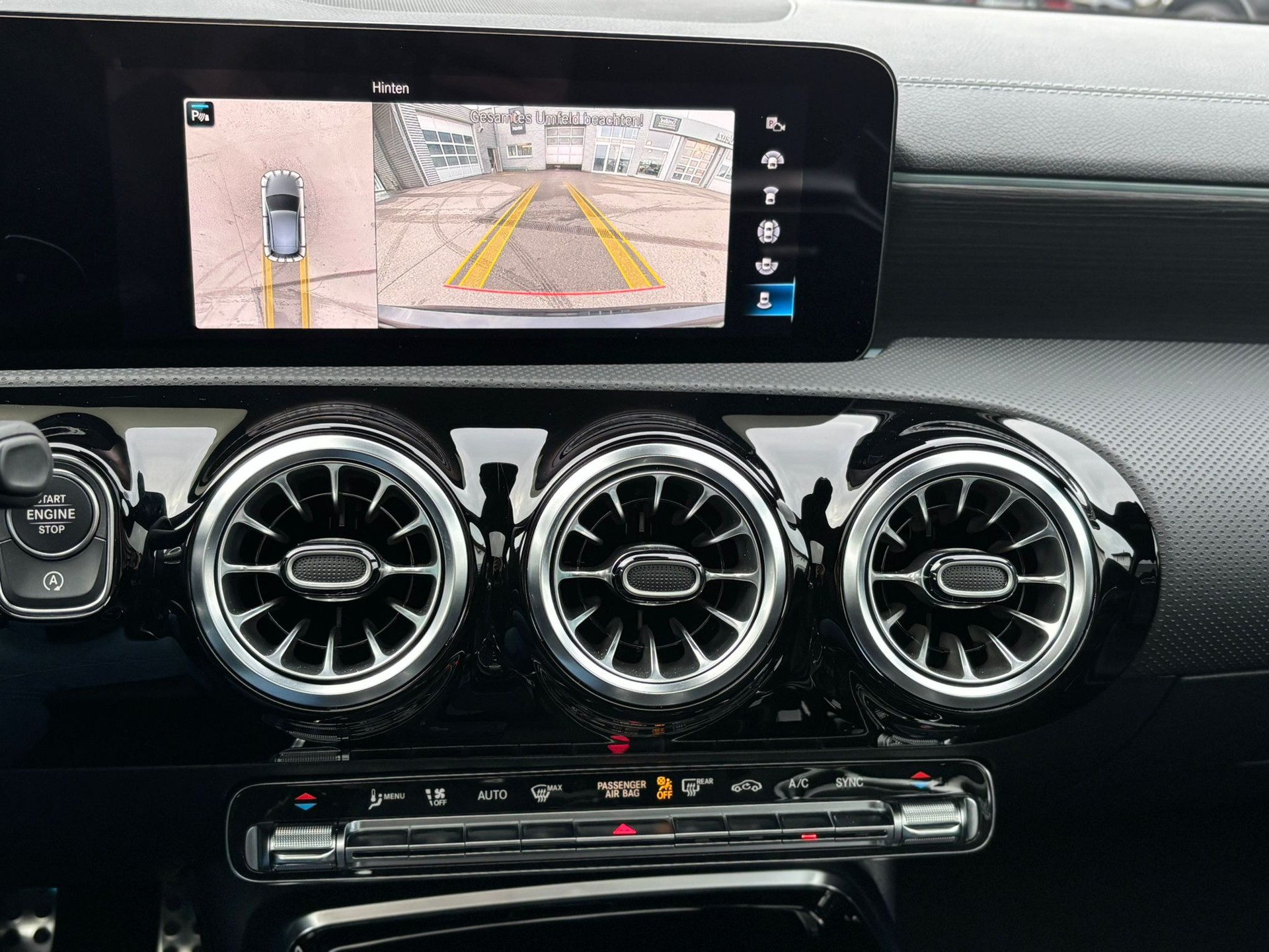 MERCEDES-BENZ A 35 AMG 4Matic - 12