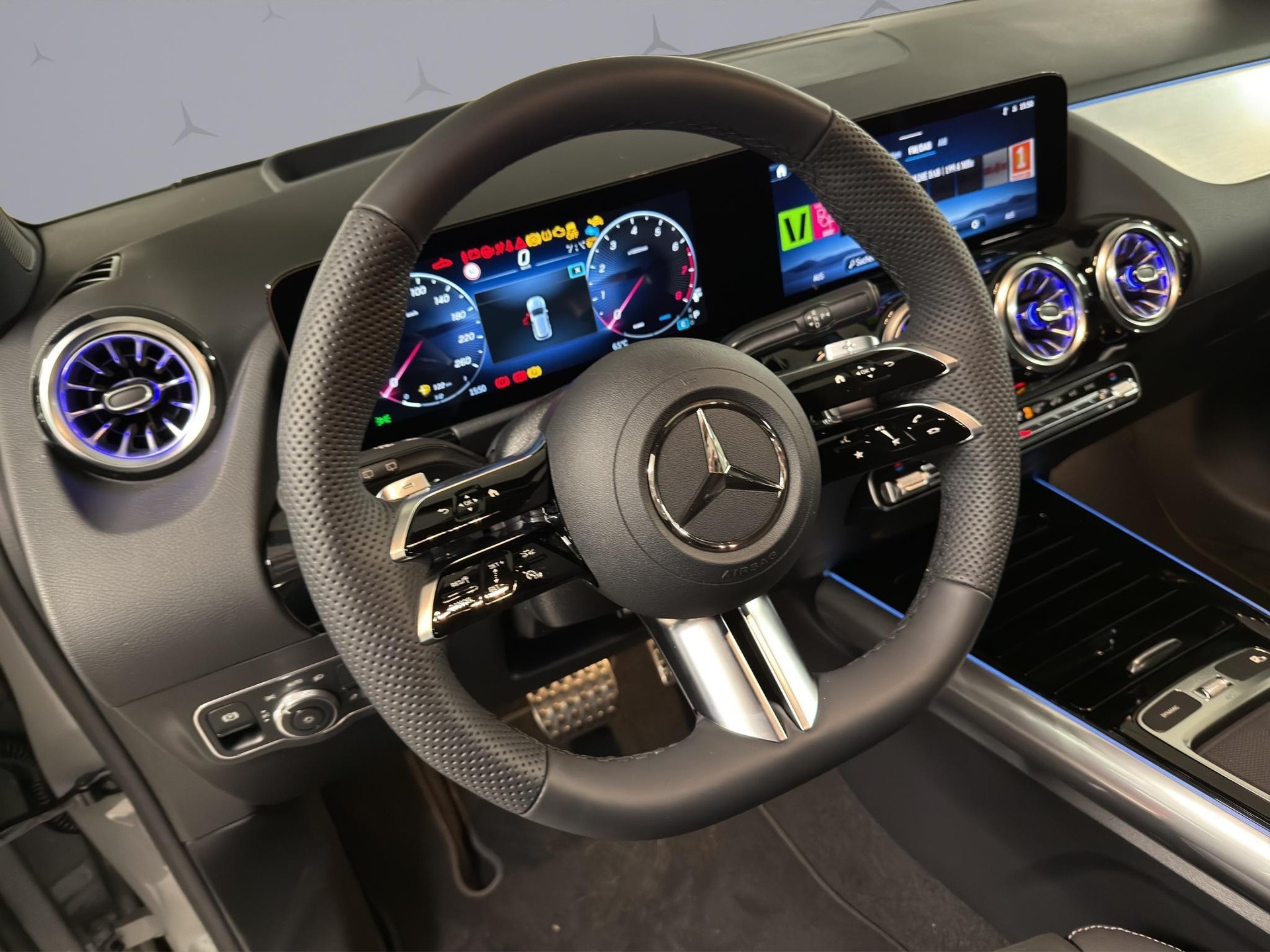 MERCEDES-BENZ GLA 250 Swiss Star AMG Line 4matic - 8