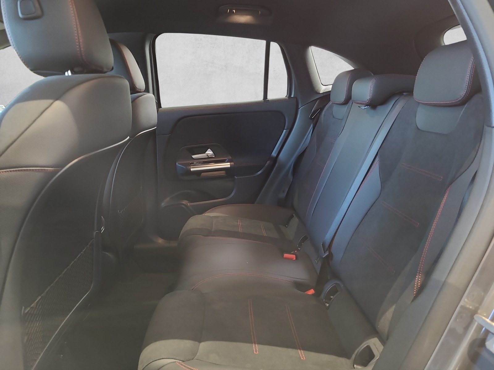 MERCEDES-BENZ GLA 220 4Matic 8G-DCT - 11