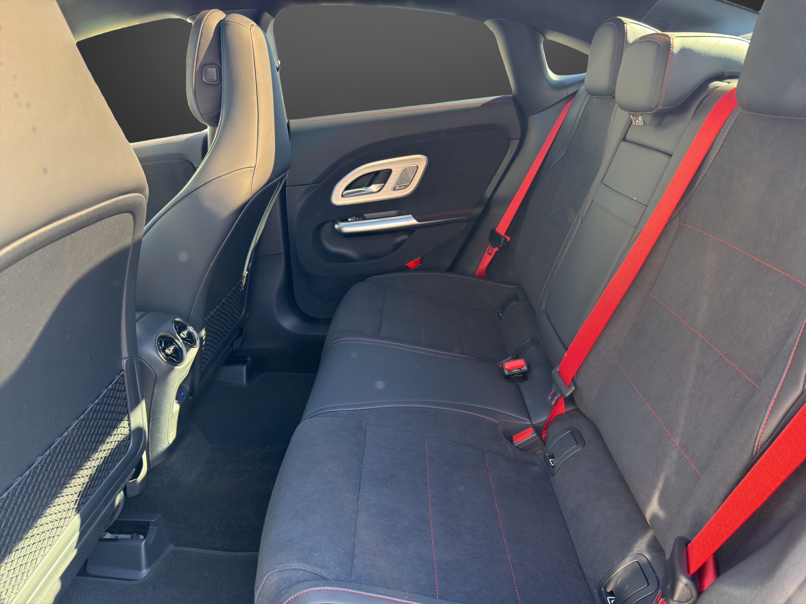 MERCEDES-BENZ CLA 200 8G-DCT 4Matic - 12