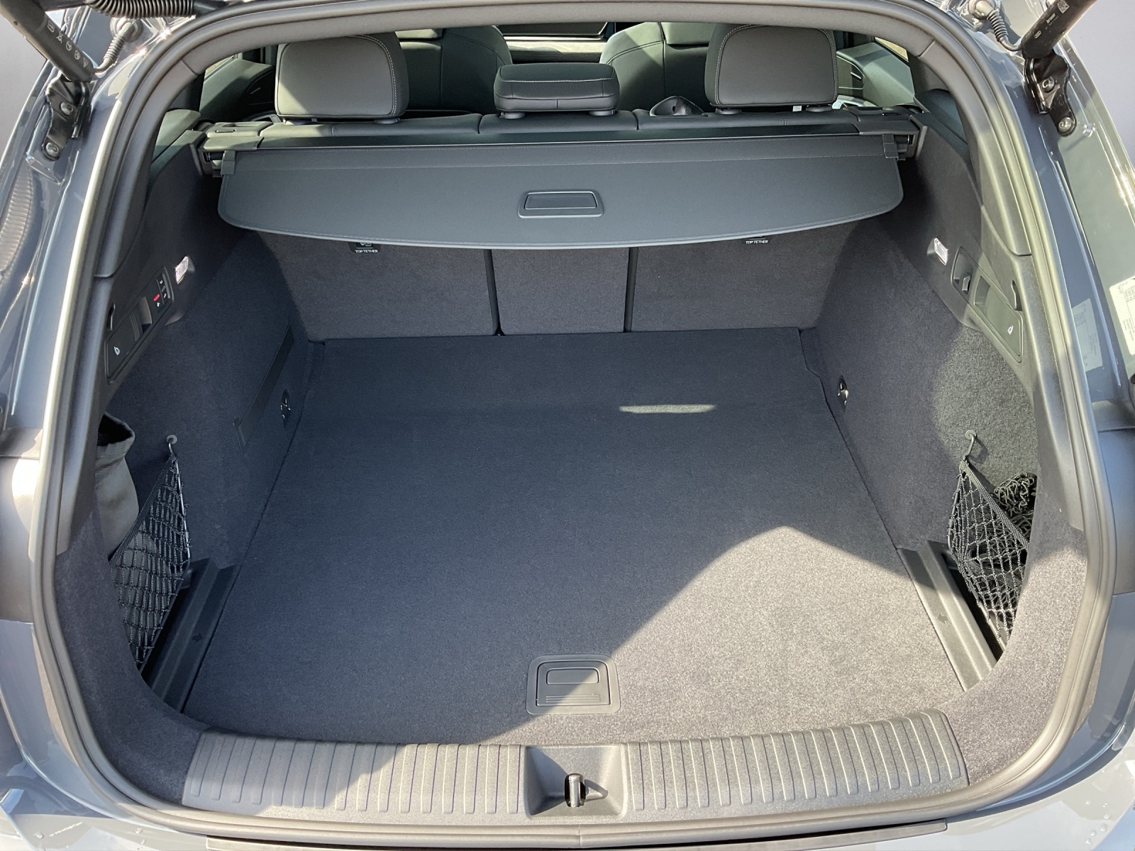 AUDI Q6 e-tron quattro - 12