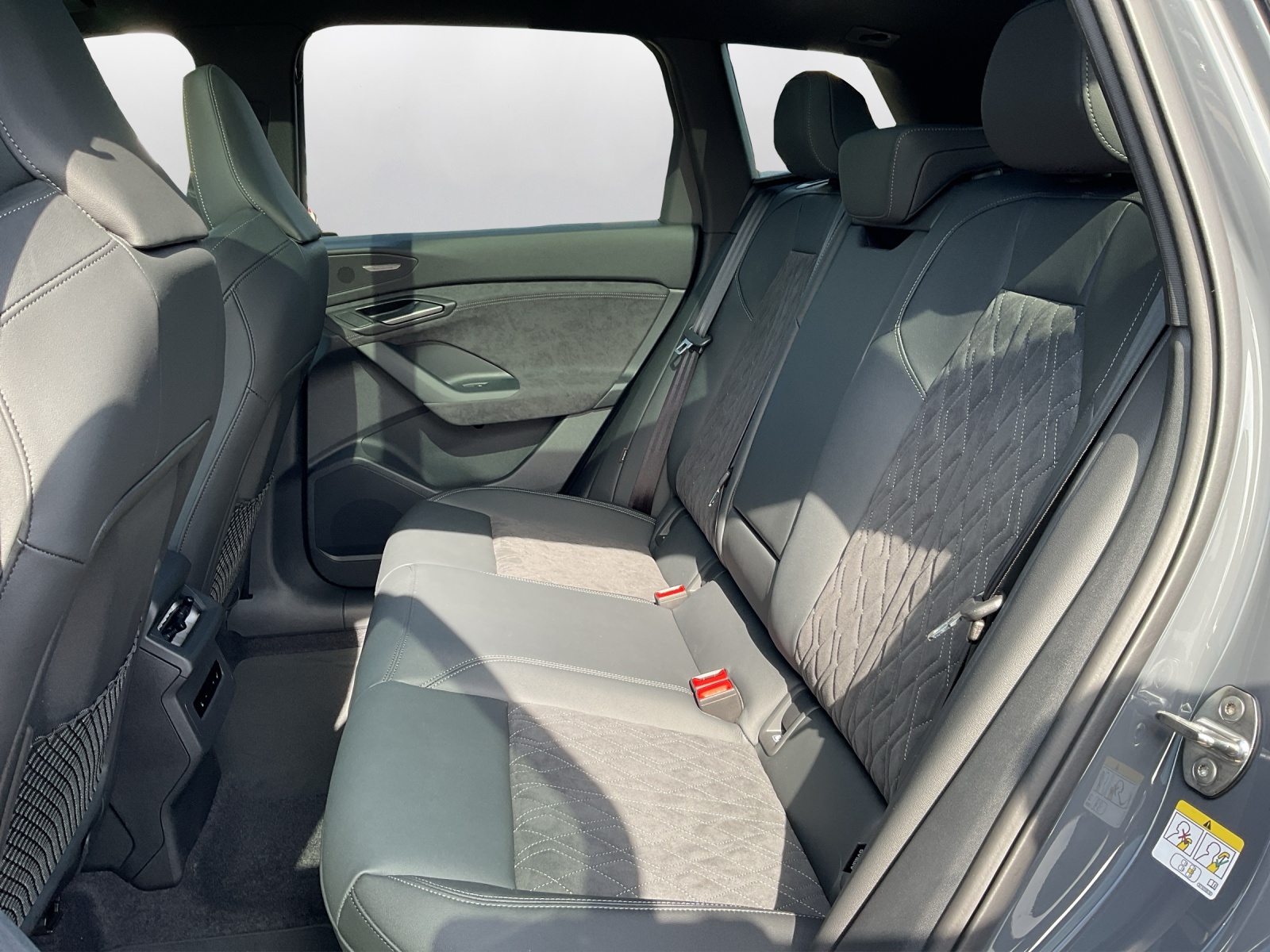 AUDI Q6 e-tron quattro - 11