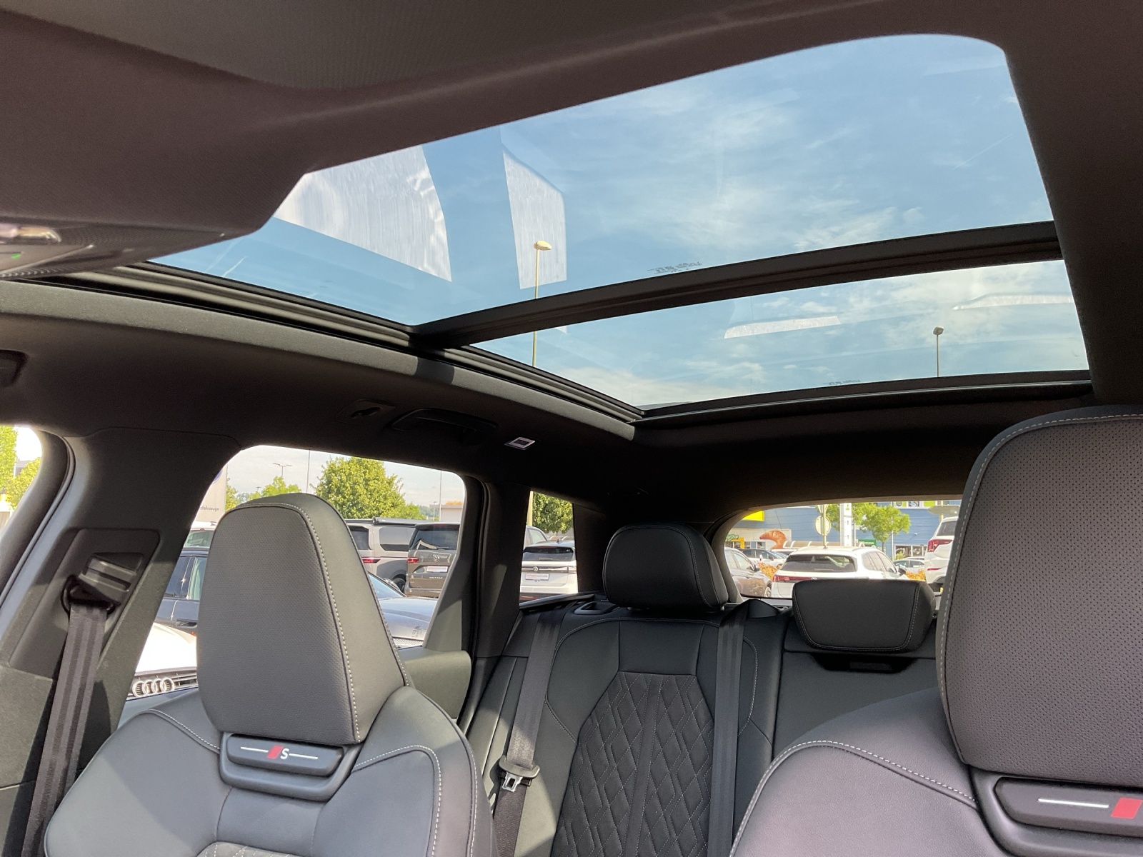AUDI Q6 e-tron quattro - 15