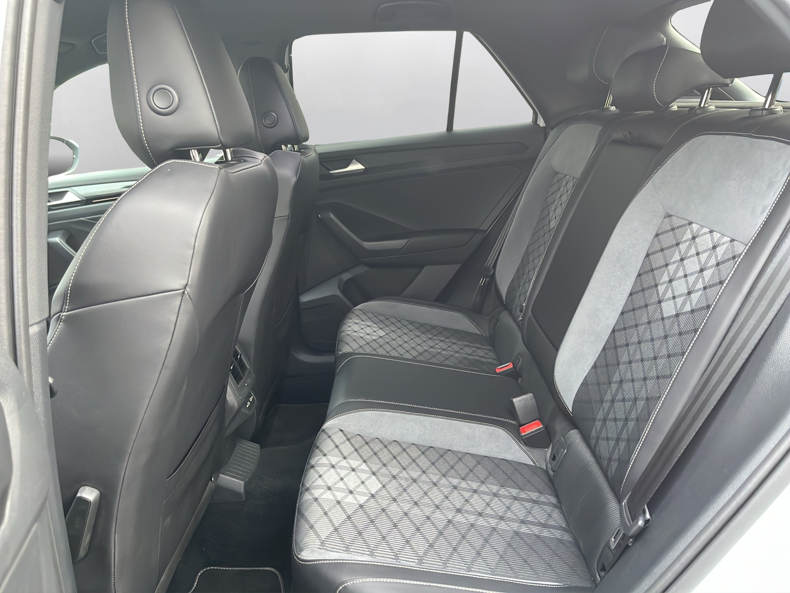 VW T-Roc 1.5 TSI EVO R-Line DSG - 11