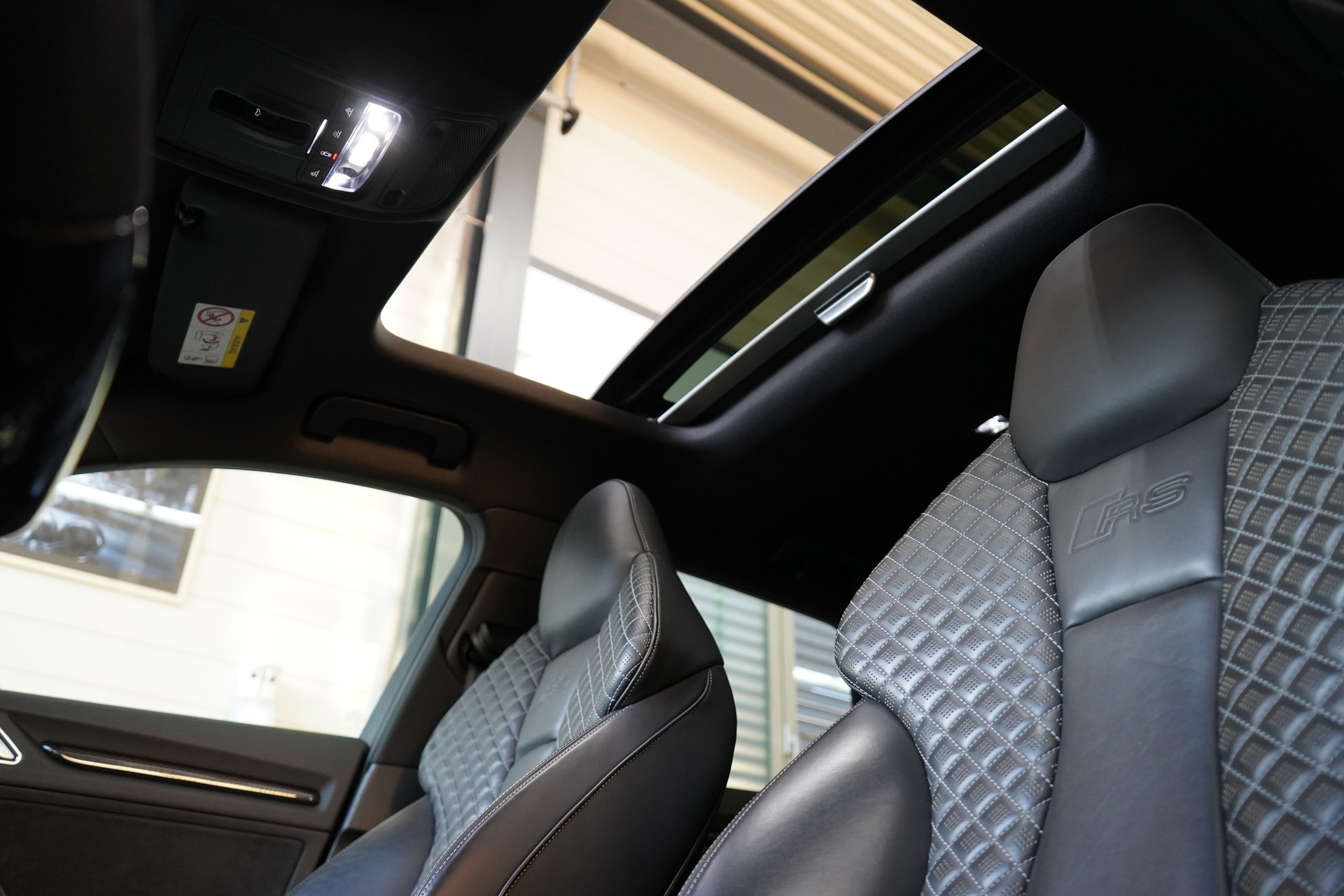 AUDI RS3 Sportback 2.5 TSI quattro S-tronic / Individual Orange ** - 24