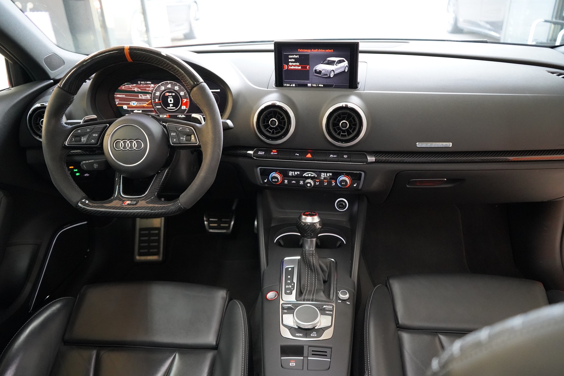 AUDI RS3 Sportback 2.5 TSI quattro S-tronic / Individual Orange ** - 27