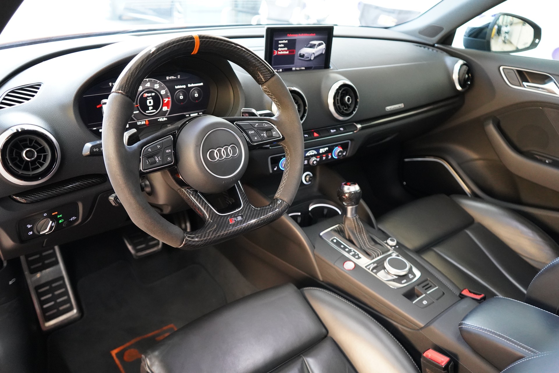 AUDI RS3 Sportback 2.5 TSI quattro S-tronic / Individual Orange ** - 16