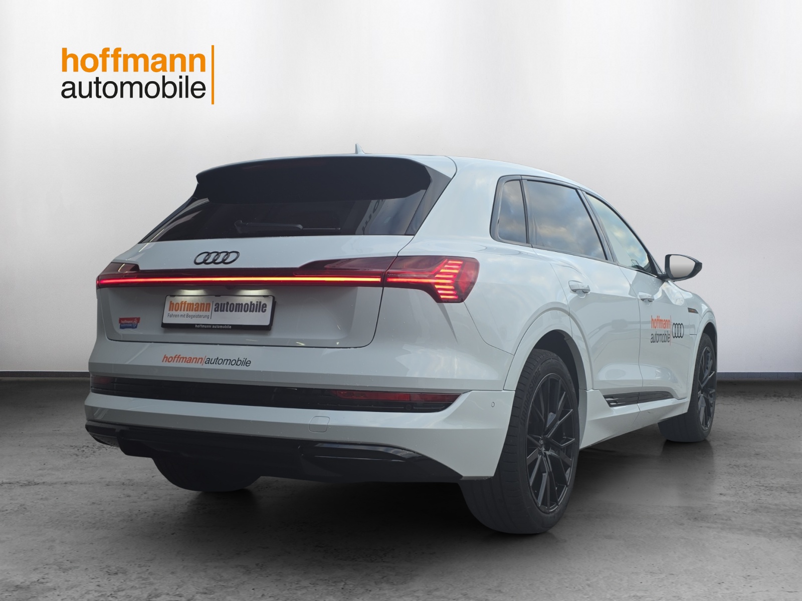 AUDI e-tron 55 S Line Black Edition quattro - 4