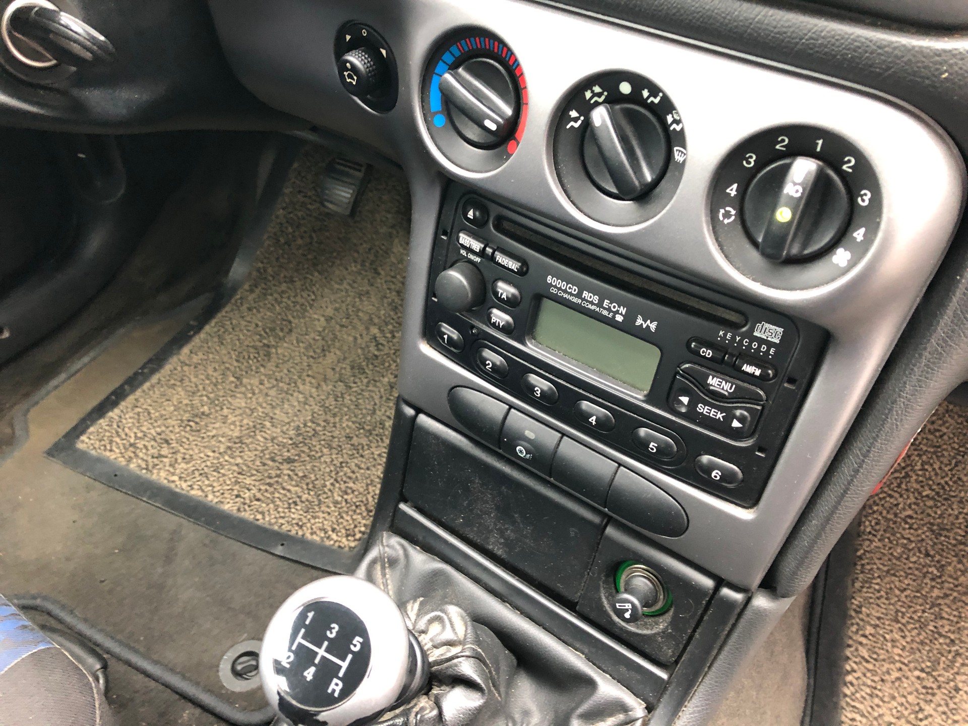 FORD Mondeo 2.0i Trend Futura - 24