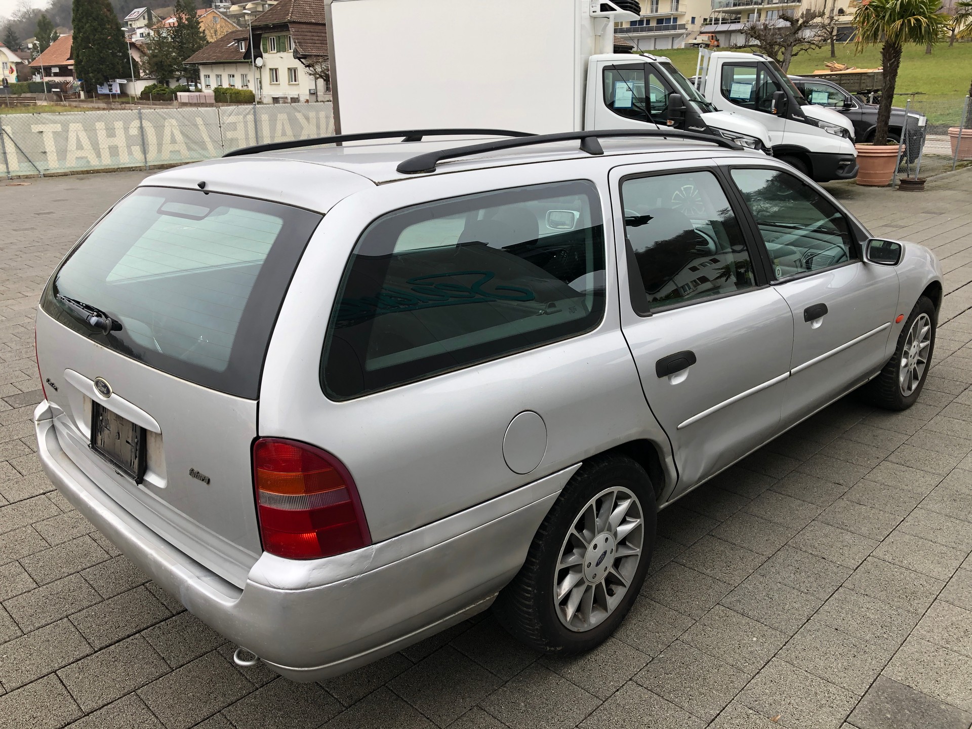 FORD Mondeo 2.0i Trend Futura - 4