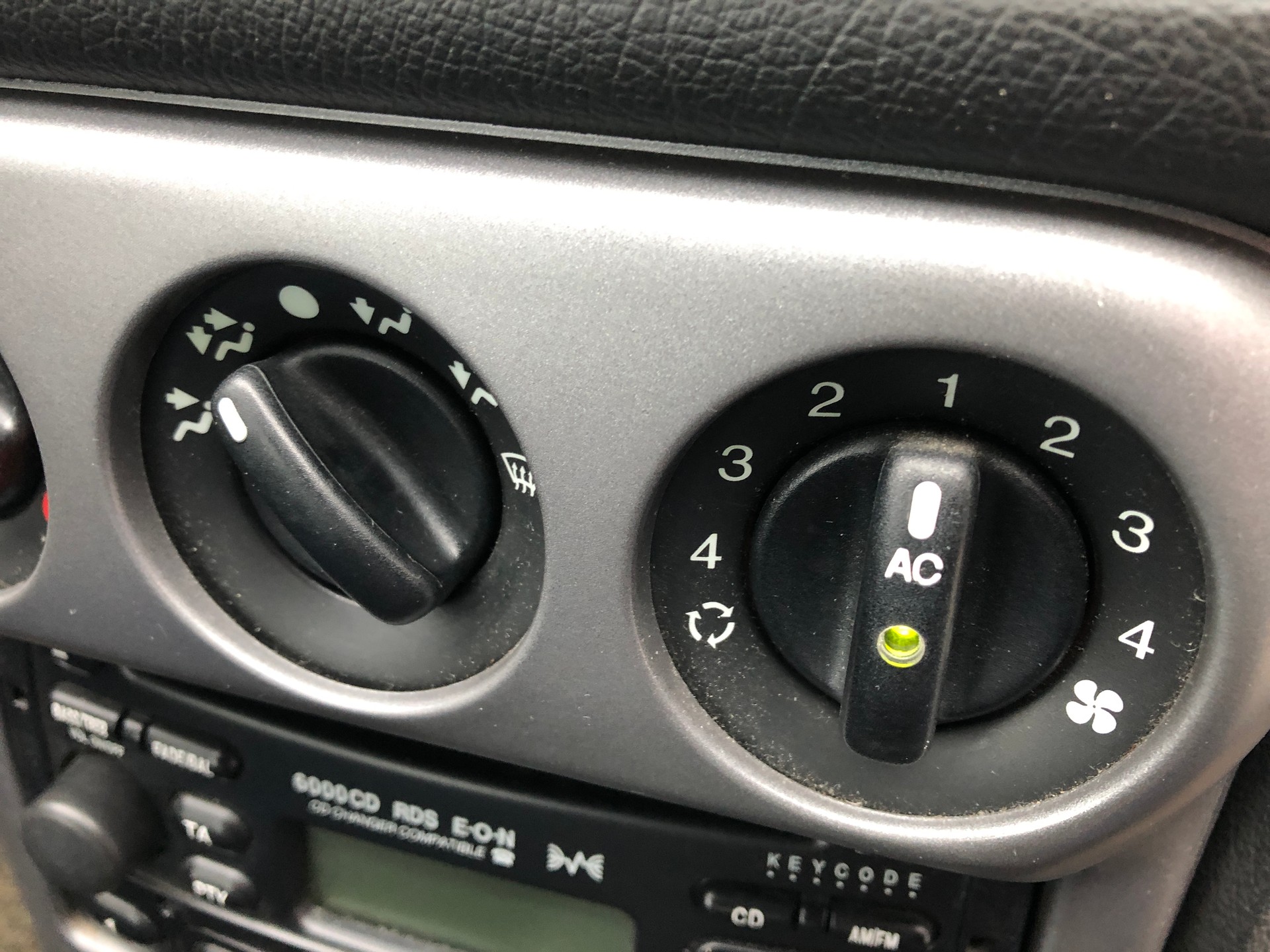 FORD Mondeo 2.0i Trend Futura - 23