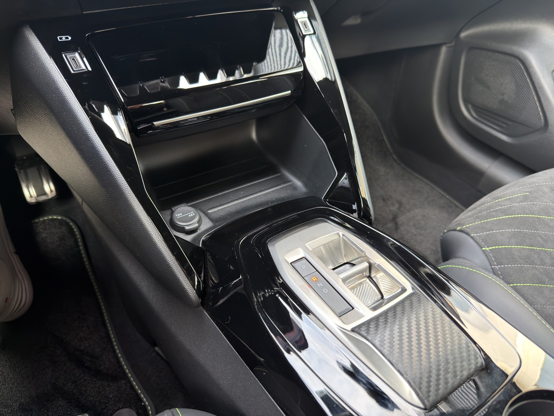 PEUGEOT 208 1.2 MHEV GT - 11
