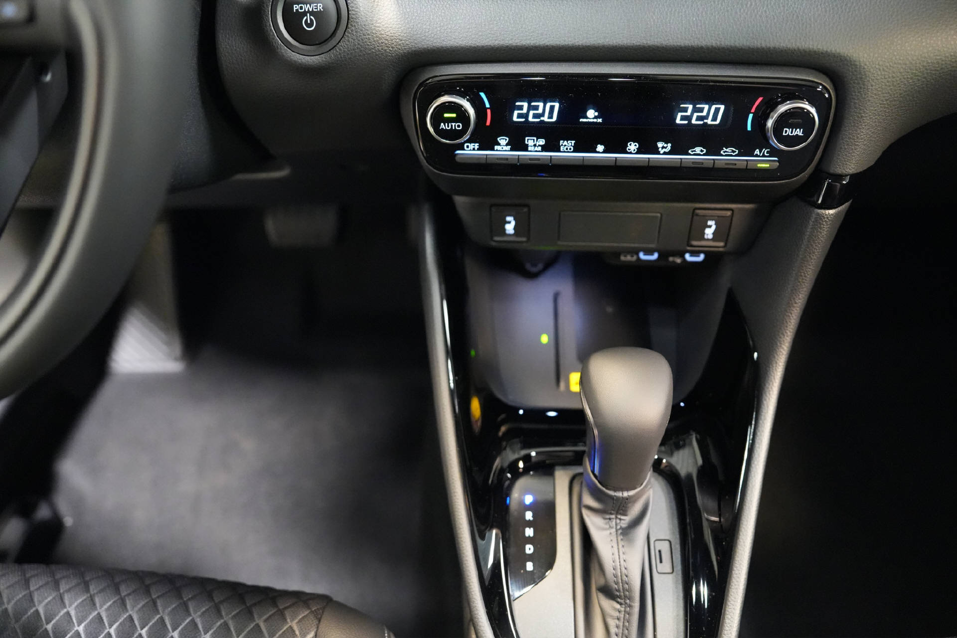 TOYOTA Yaris 1.5 VVT-i HSD Premium - 8