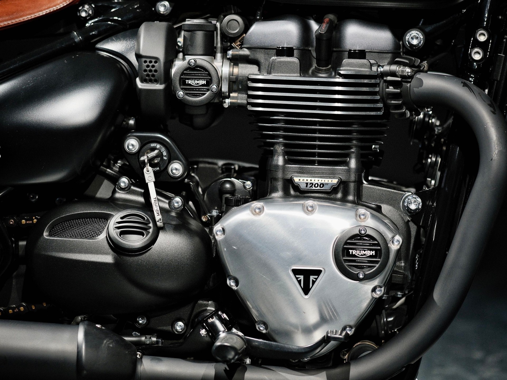 TRIUMPH Bonneville 1200 Bobber ABS - 8