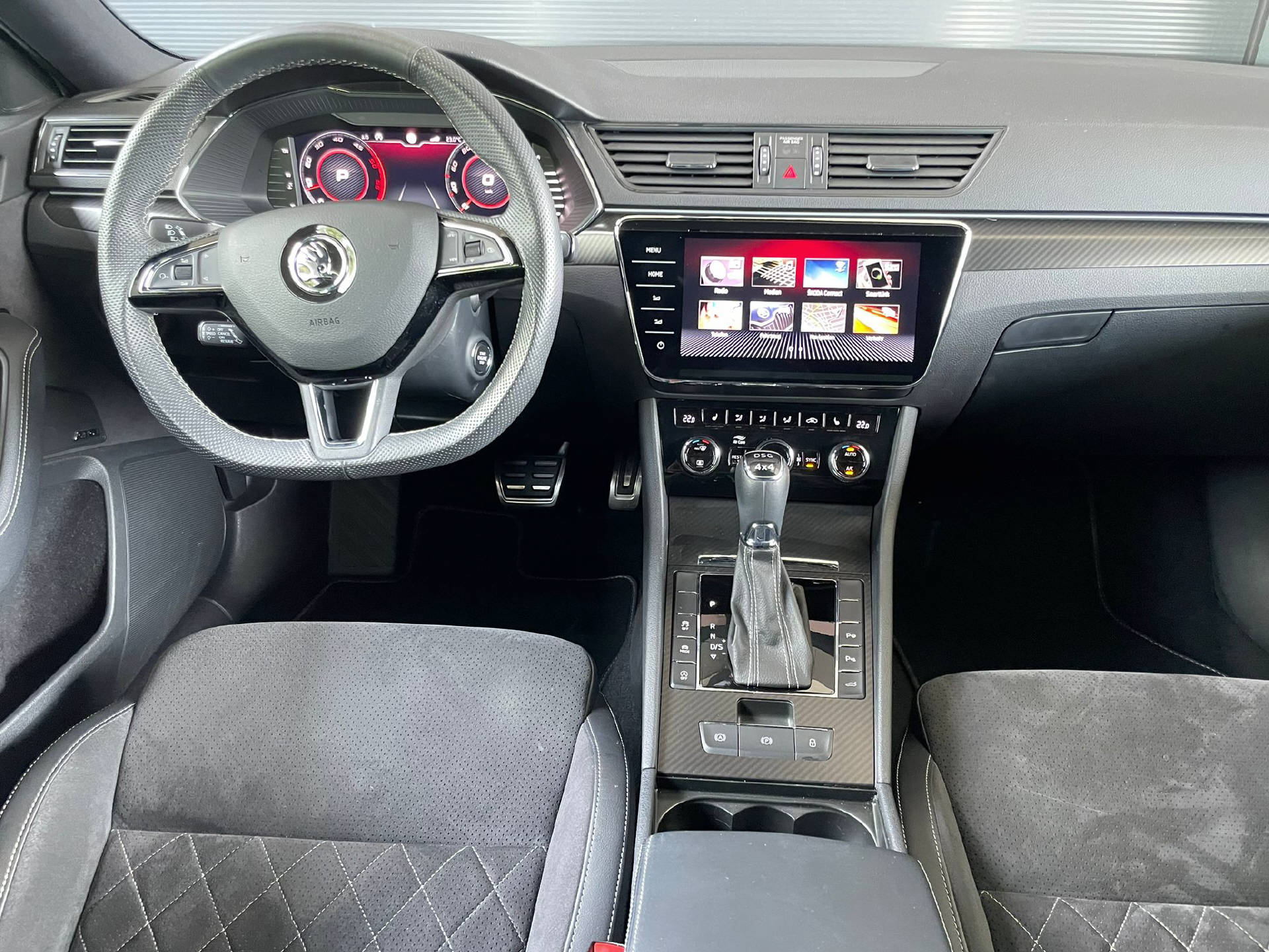 SKODA Superb Combi 2.0 TDI 190 SportLine 4×4 DSG-6
