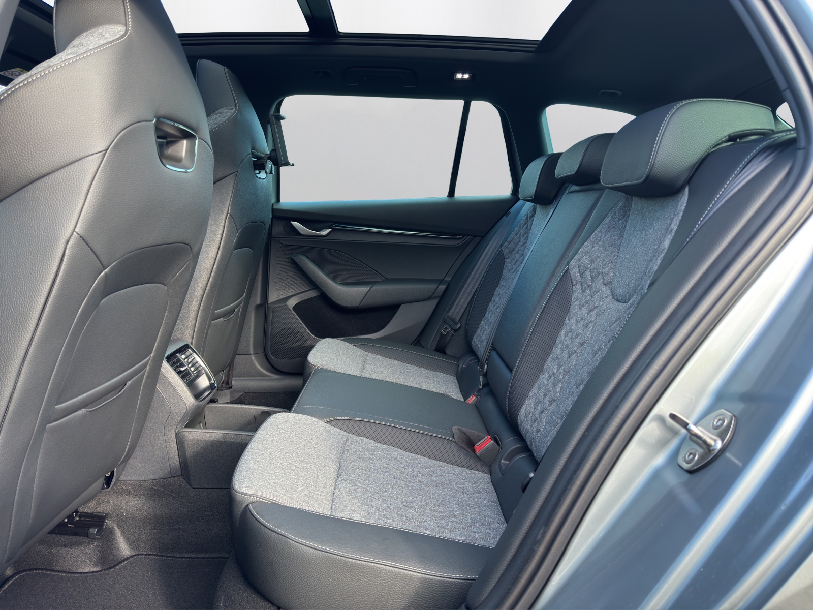 SKODA Octavia Combi 2.0 TSI DSG Dynamic 4x4 - 11