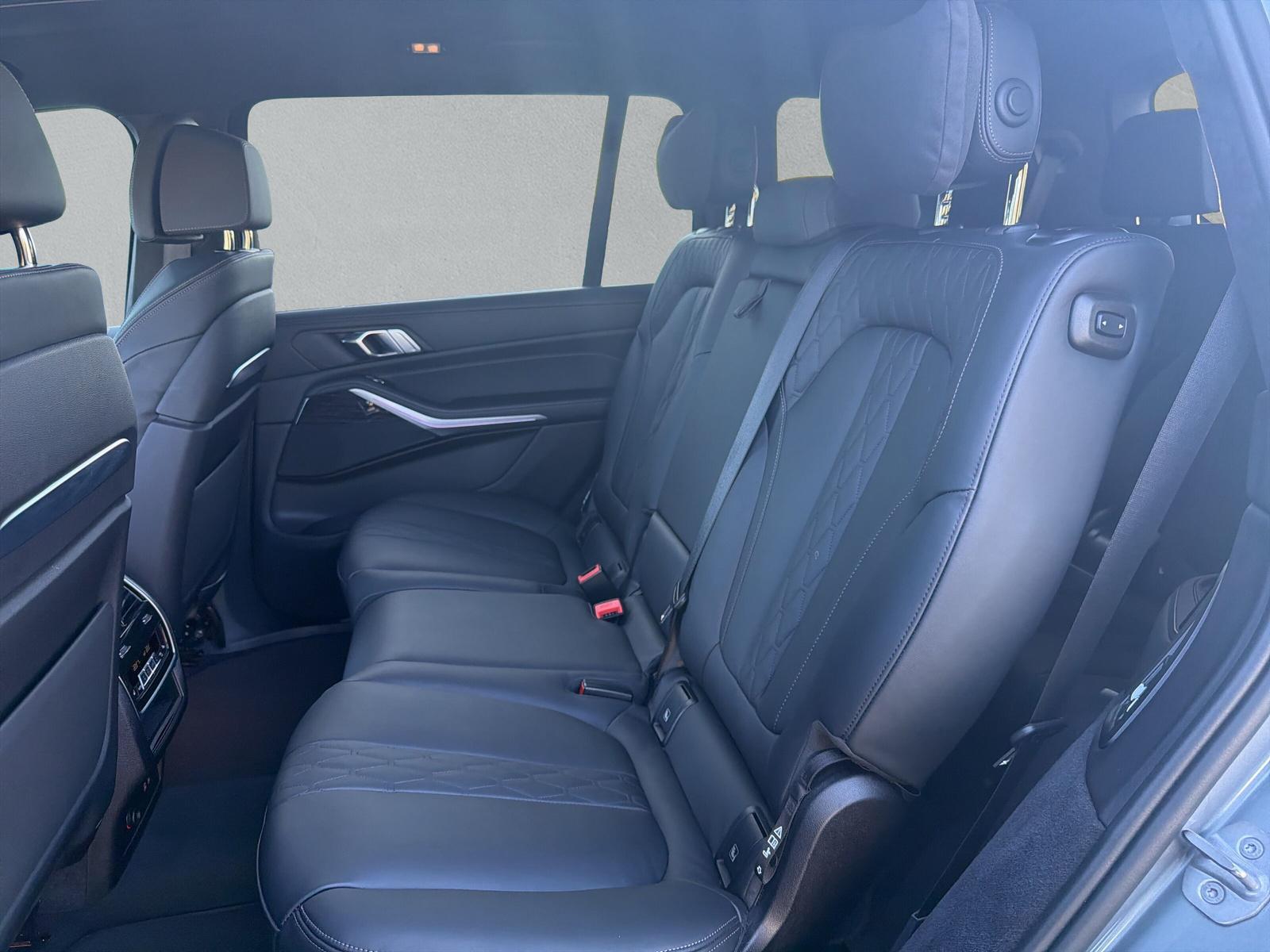 BMW X7 40d M Sport xDrive G07 (CH) AHK ** 7 Places ** - 16