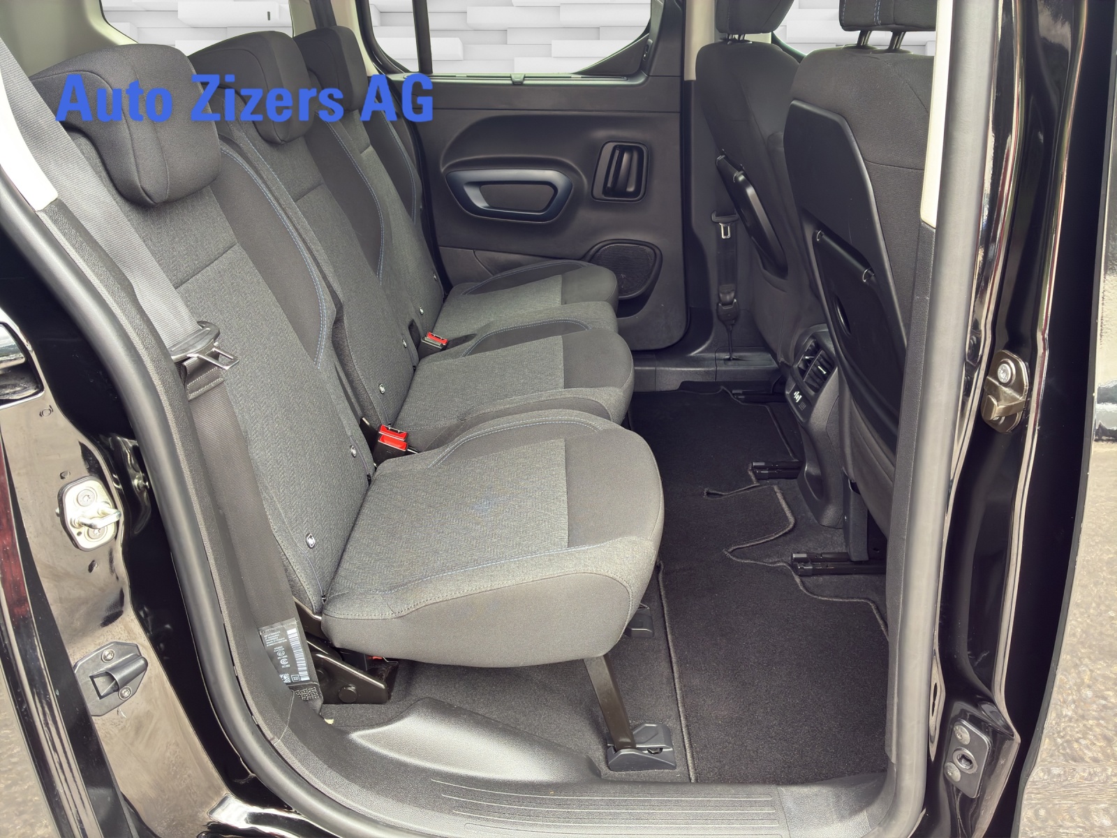 PEUGEOT Rifter 1.2 PureTech Allure Pack EAT8 - 14