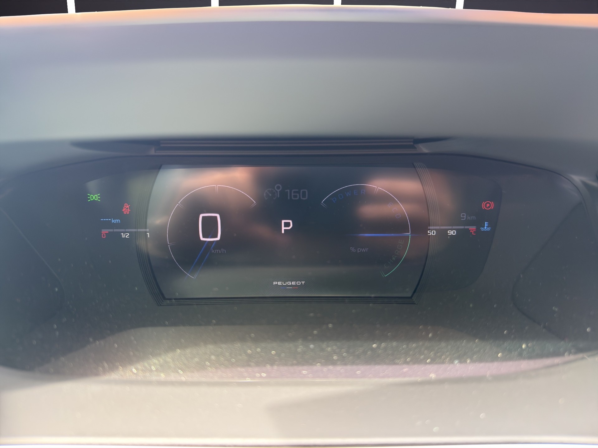 PEUGEOT 208 1.2 MHEV GT - 9