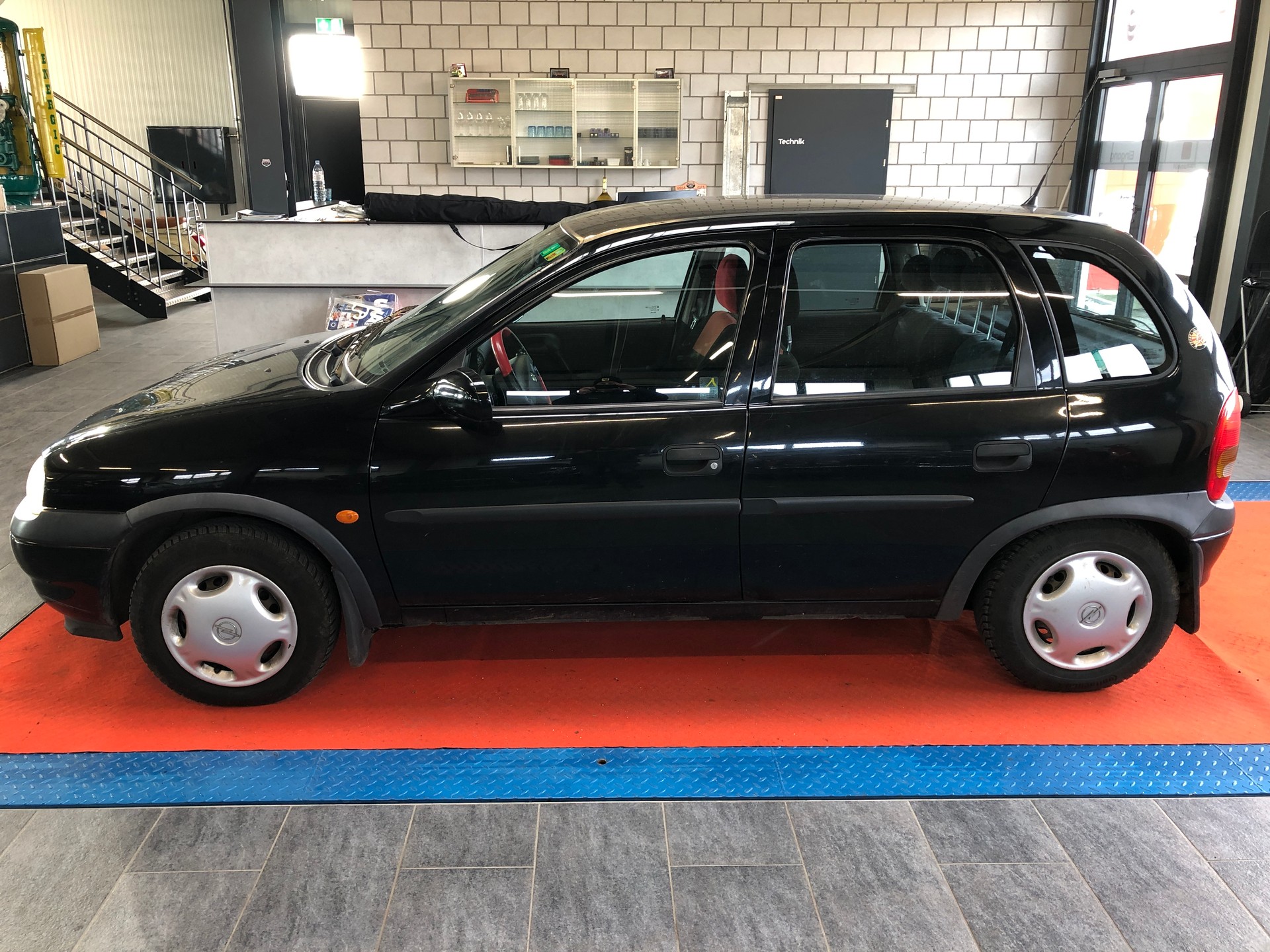 OPEL Corsa 1.2 16V Young - 6