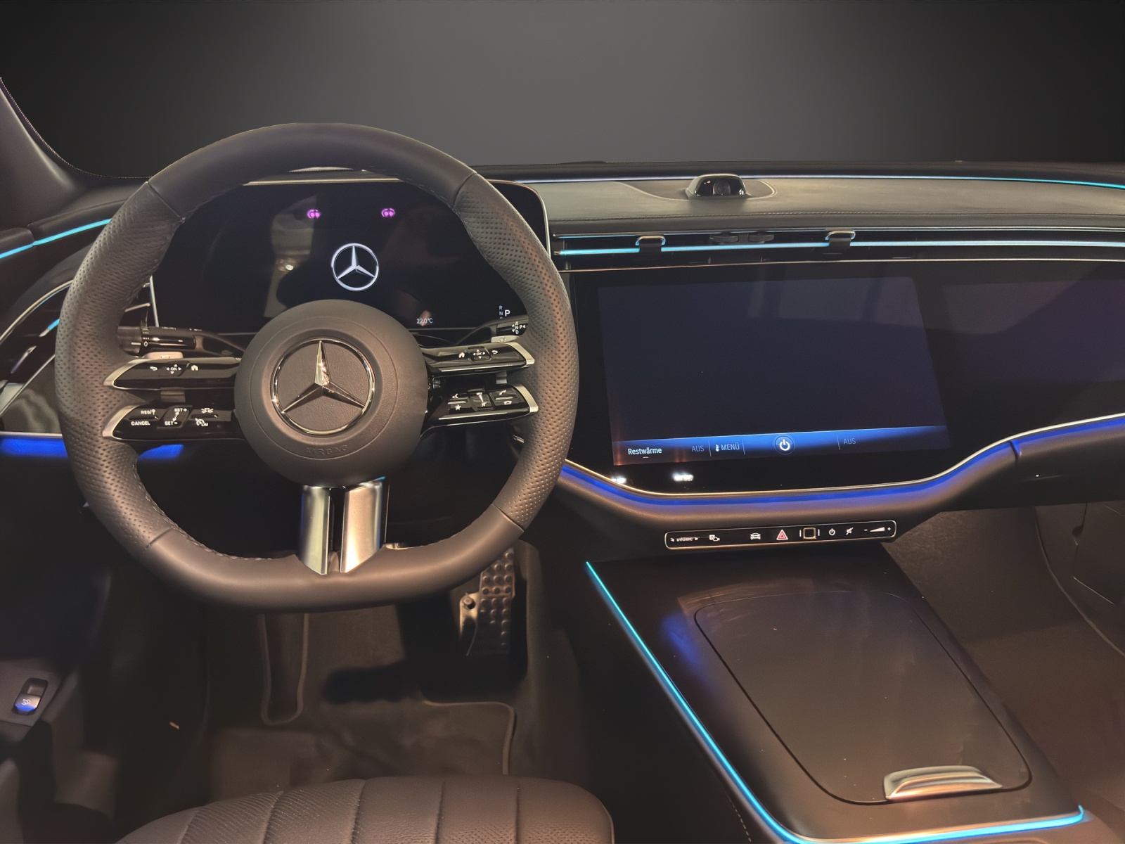 MERCEDES-BENZ E 220 d 4Matic 9G-Tronic - 12