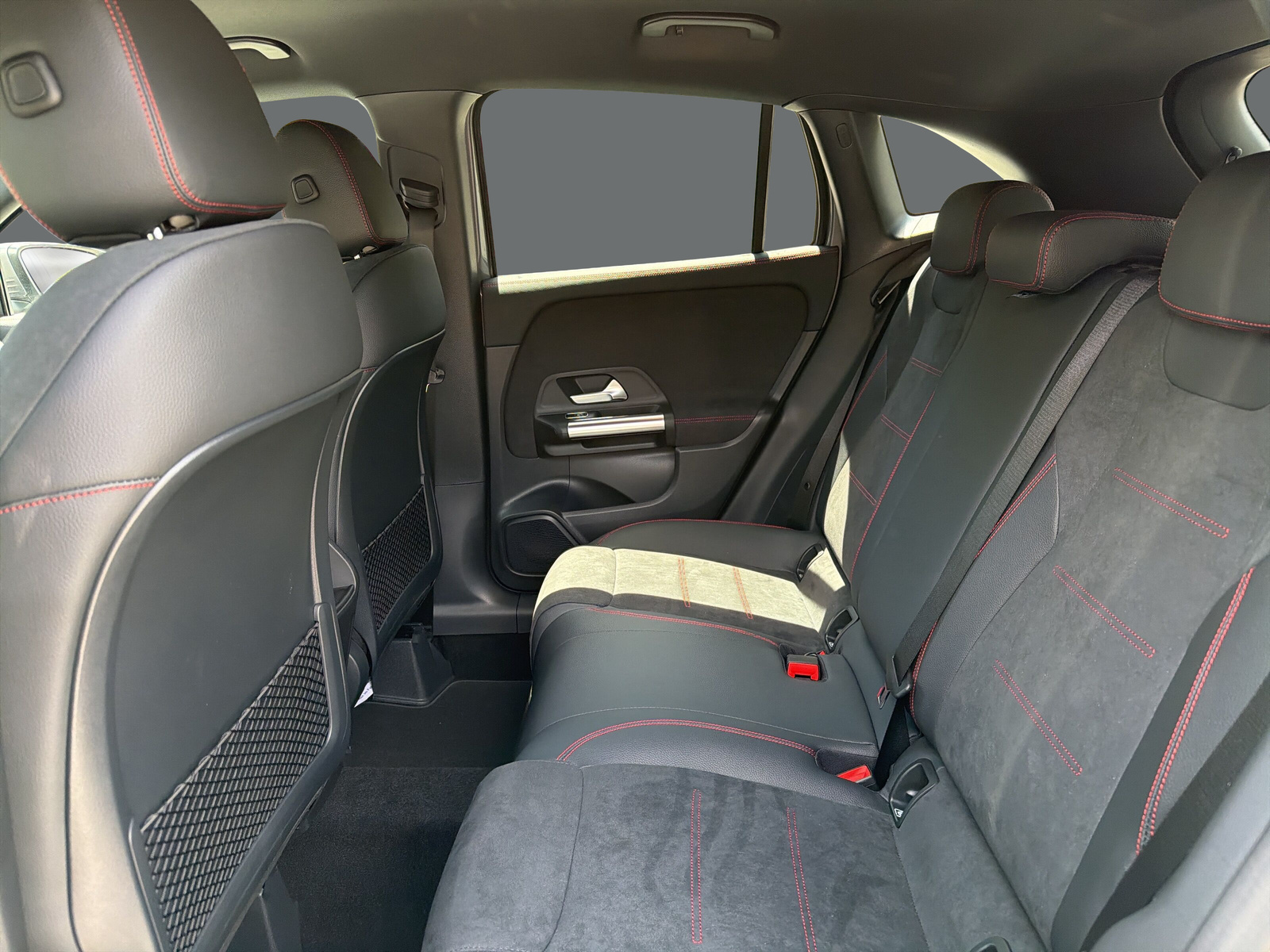 MERCEDES-BENZ GLA 250 4Matic 8G-DCT - 14