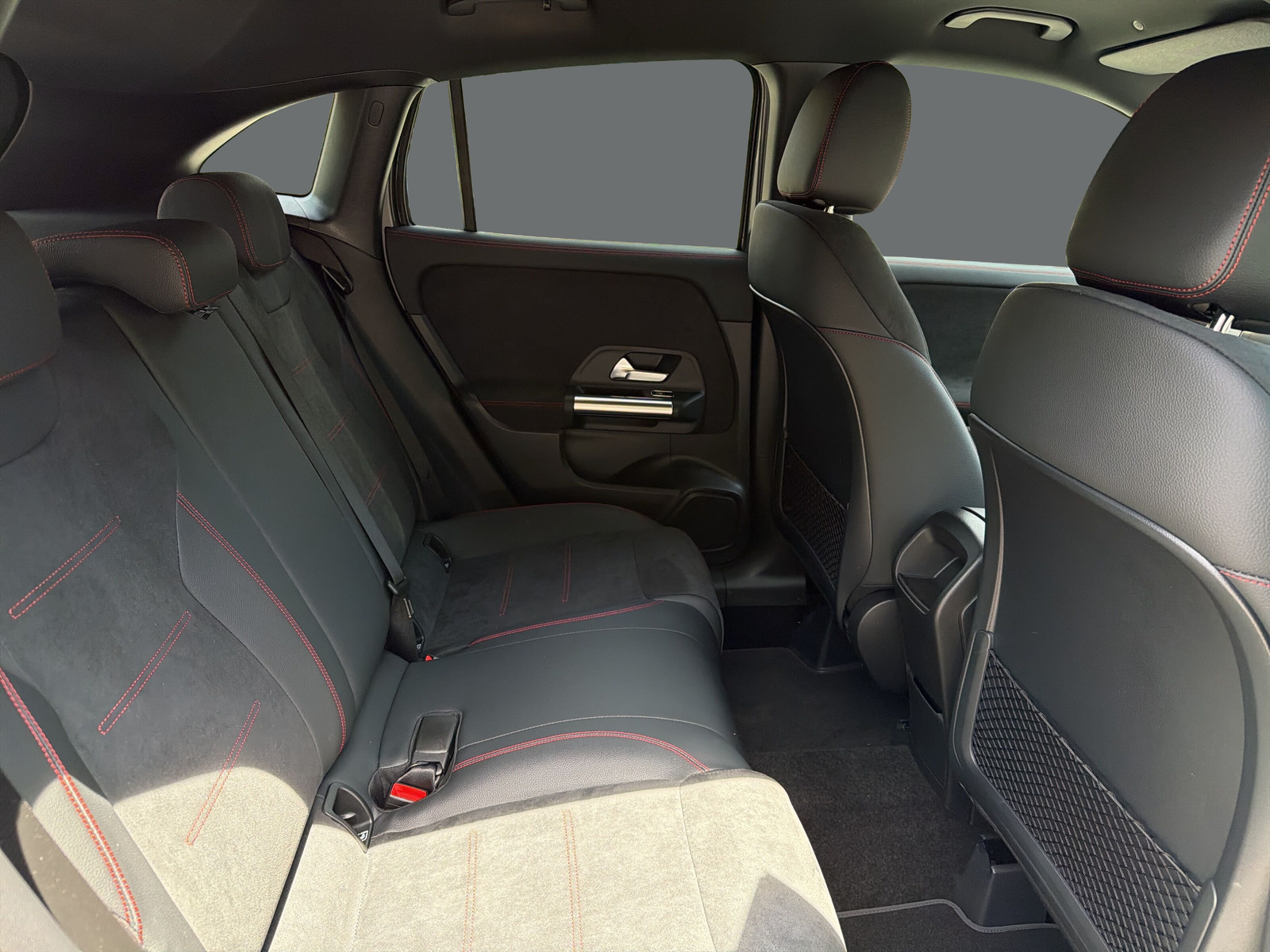 MERCEDES-BENZ GLA 250 4Matic 8G-DCT - 19
