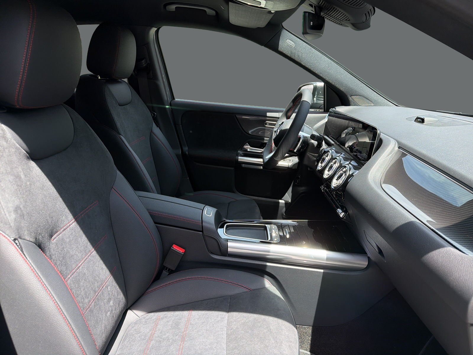 MERCEDES-BENZ GLA 250 4Matic 8G-DCT - 18
