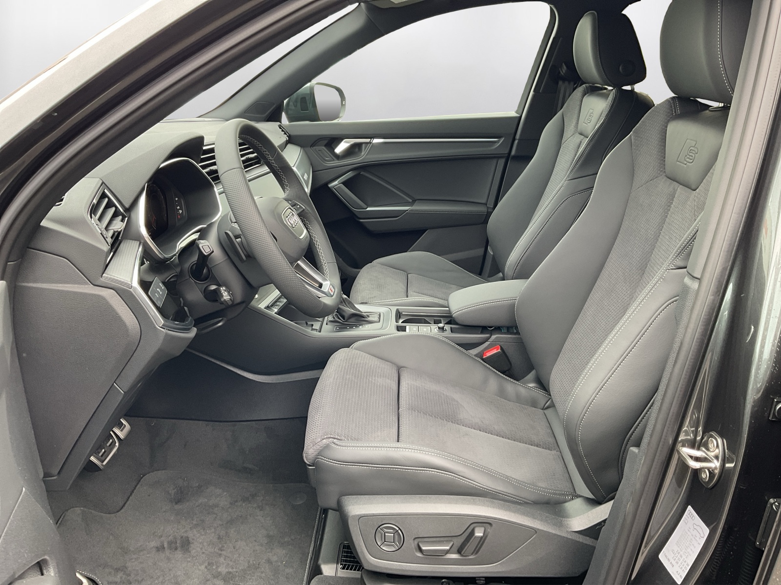 AUDI Q3 35 TFSI S line Attraction S-tronic - 10