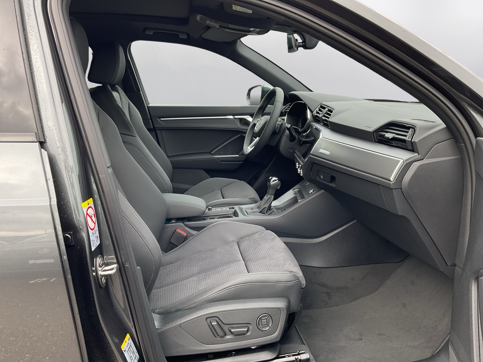 AUDI Q3 35 TFSI S line Attraction S-tronic - 14