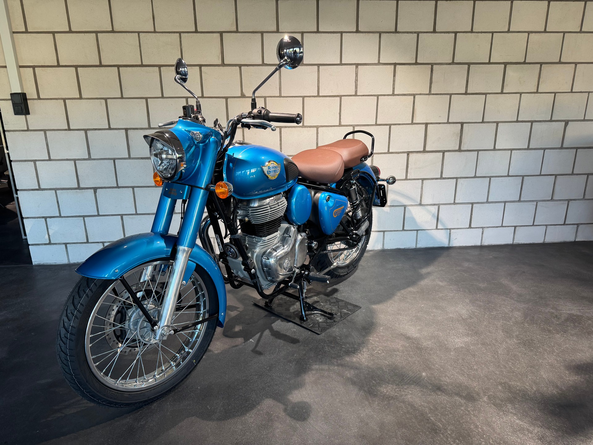 ROYAL ENFIELD CLASSIC 350 - 4