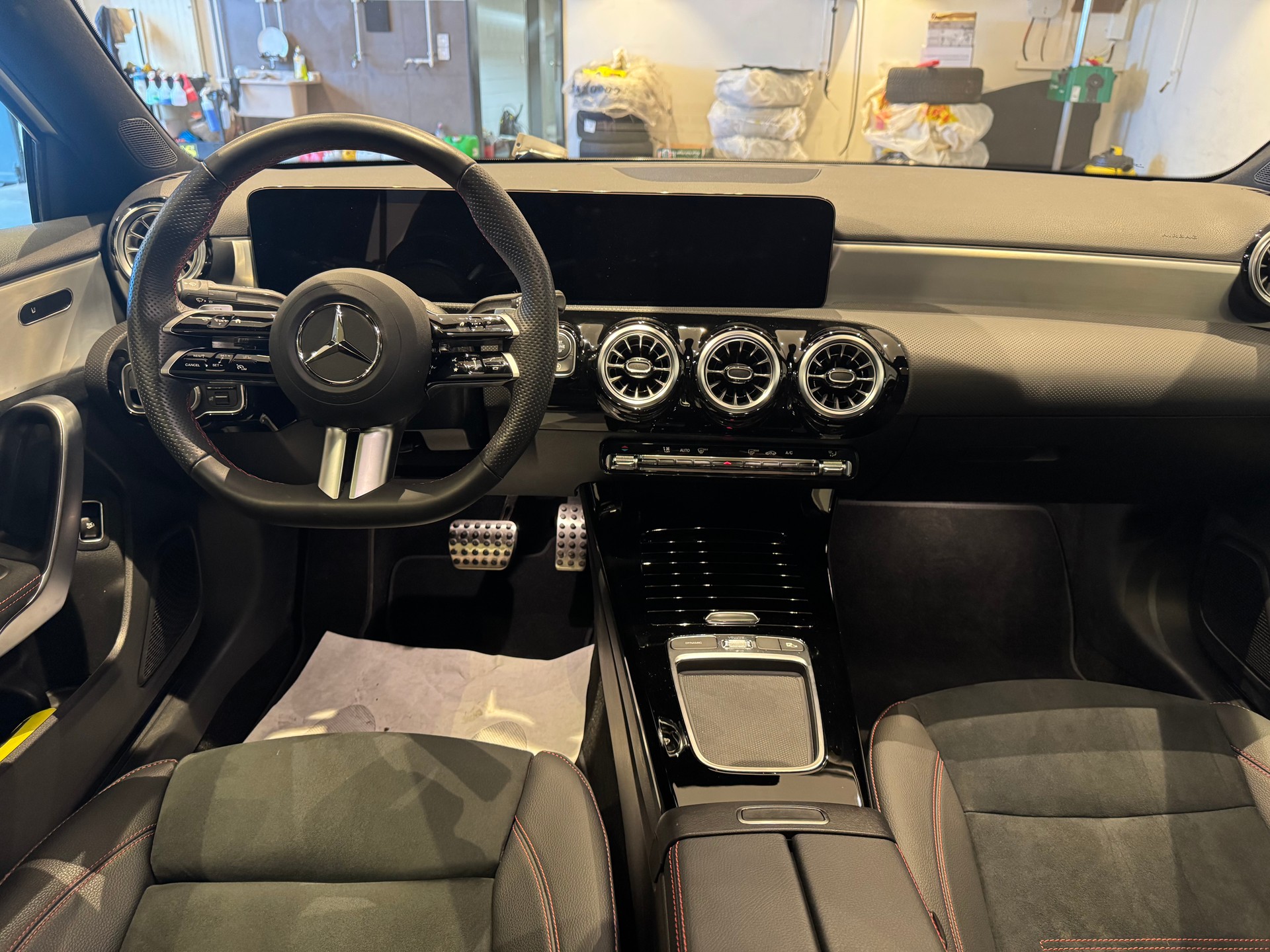 MERCEDES-BENZ A 250 AMG Line 4m Limousine - 11