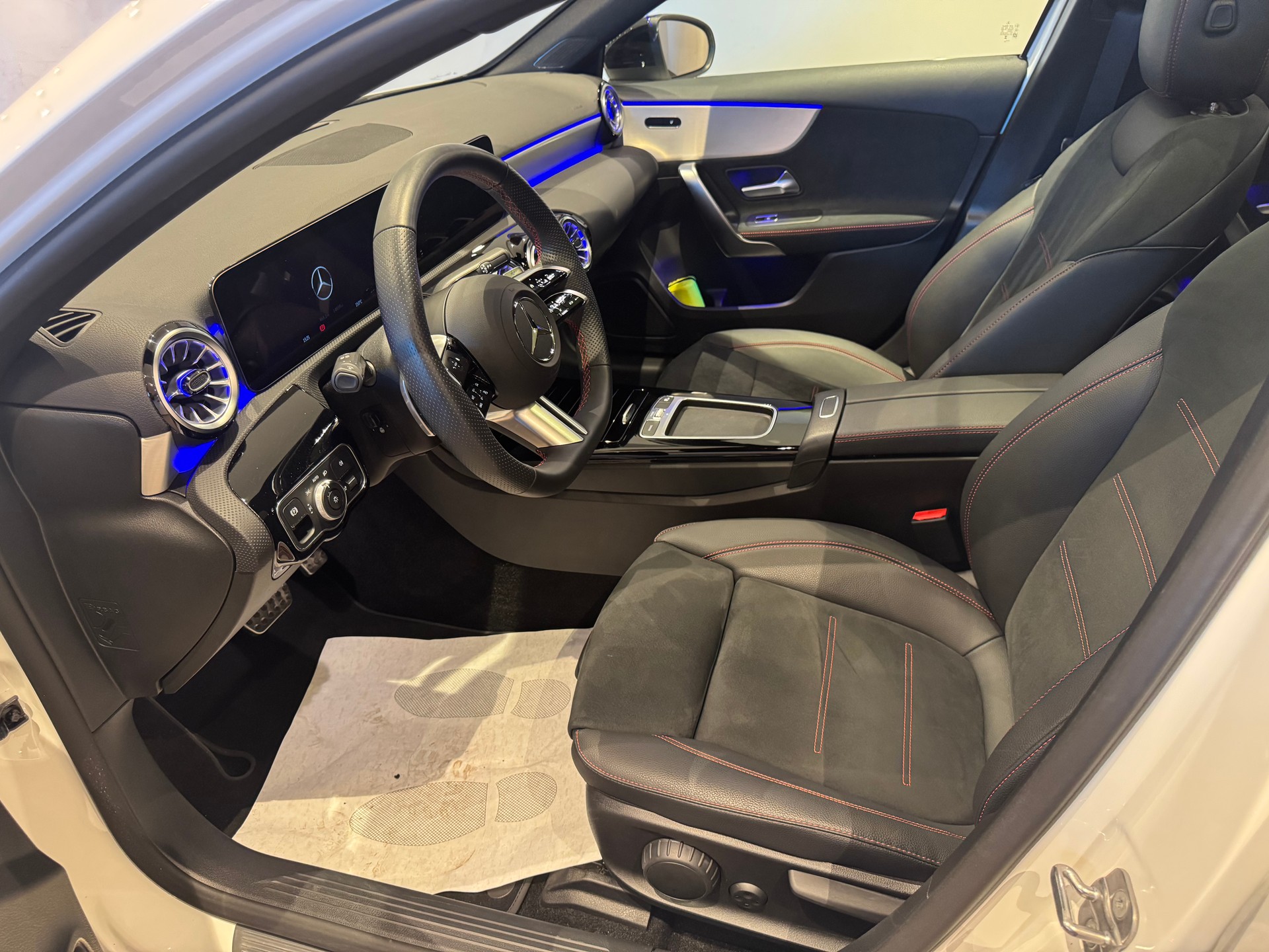 MERCEDES-BENZ A 250 AMG Line 4m Limousine - 19