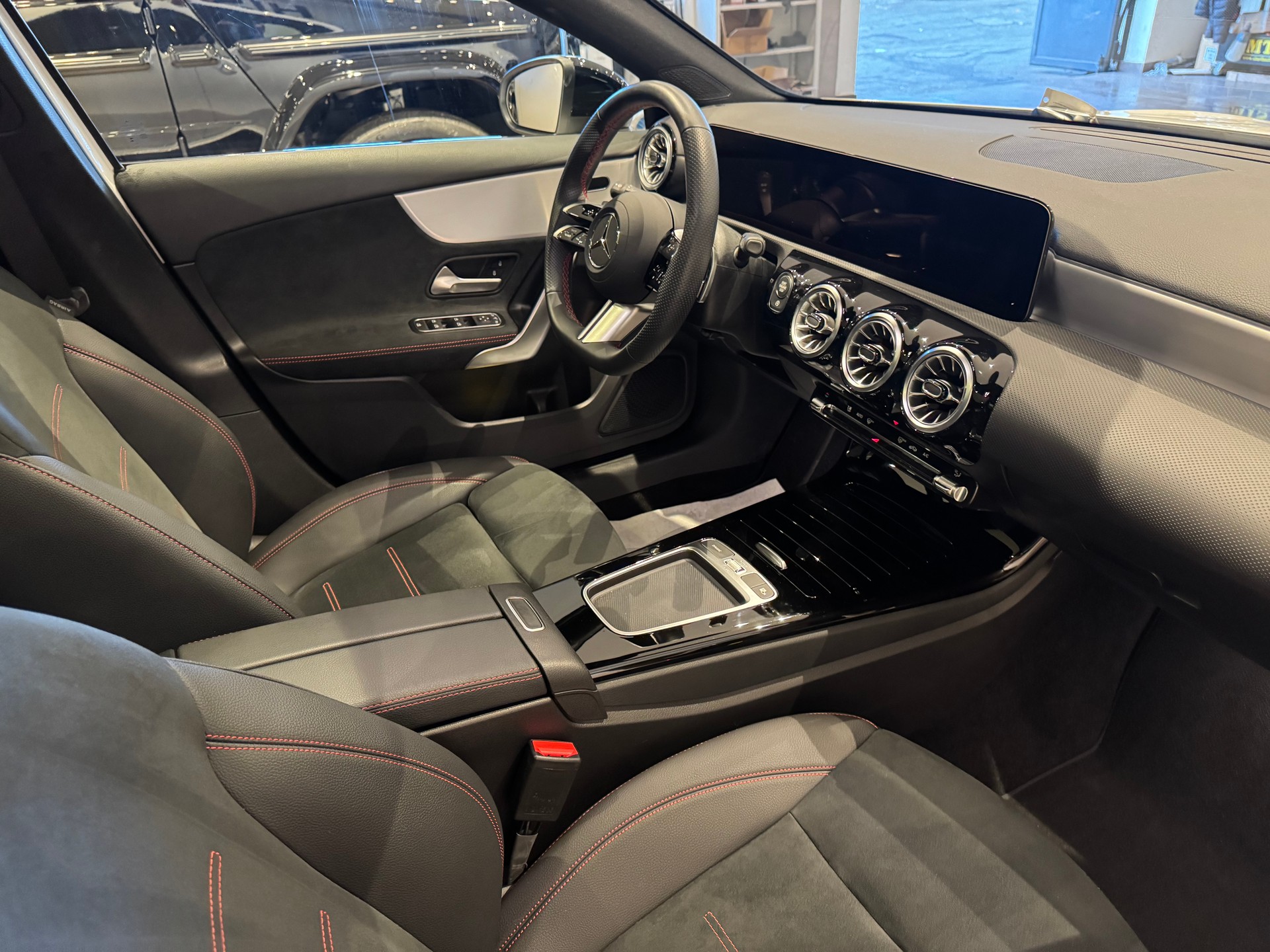 MERCEDES-BENZ A 250 AMG Line 4m Limousine - 9